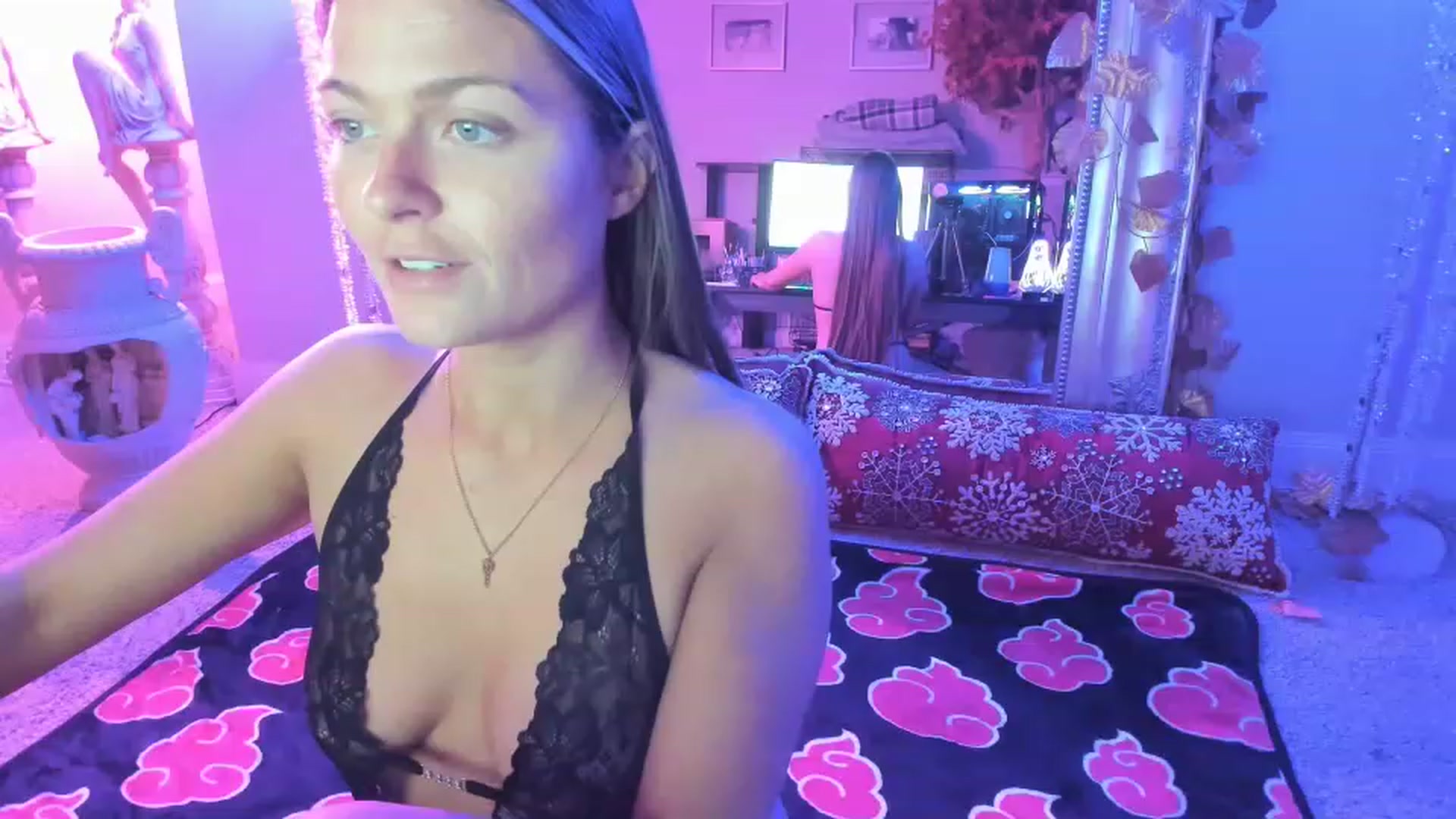 Gallery image thumbnail from Serina_'s myfreecams stream on, 12/01/2022, 08:08 image 13 of 20