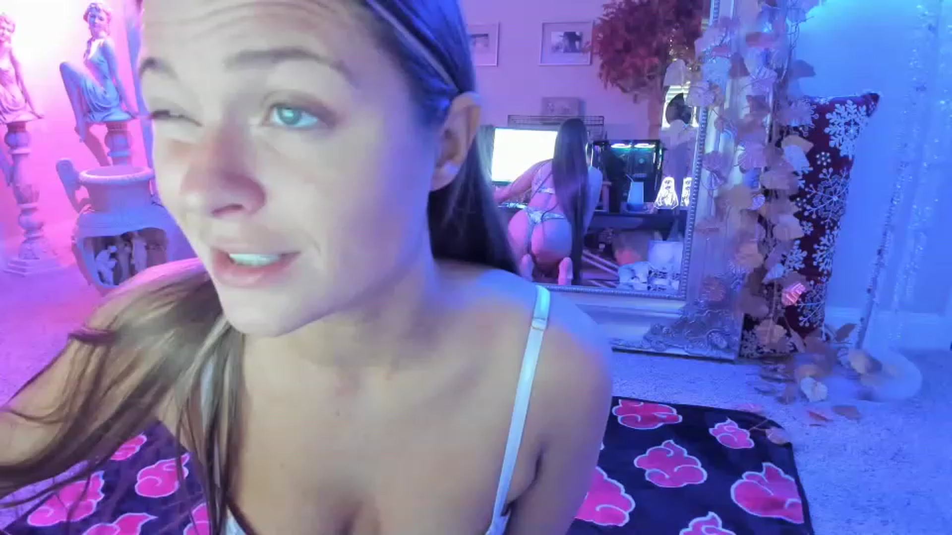 Gallery image thumbnail from Serina_'s myfreecams stream on, 12/05/2022, 17:12 image 7 of 20