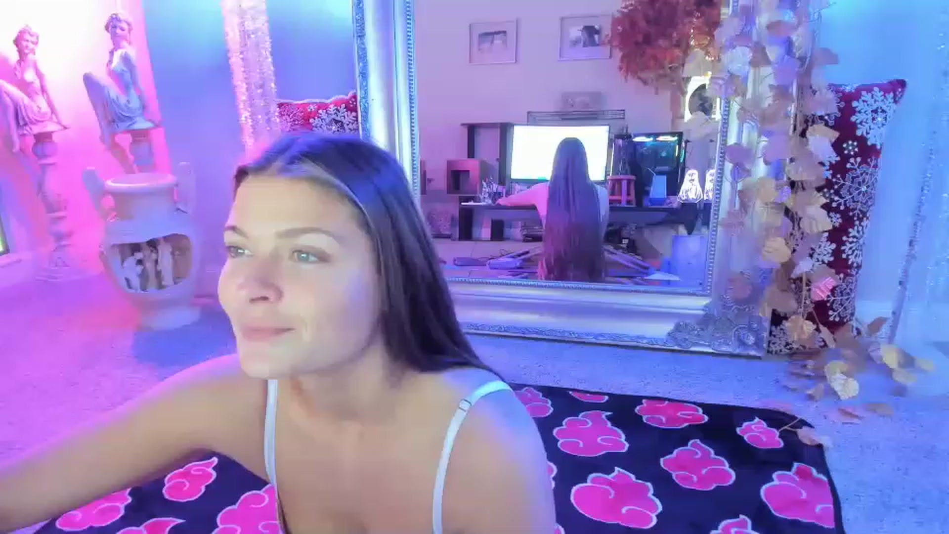 Gallery image thumbnail from Serina_'s myfreecams stream on, 12/05/2022, 20:18 image 4 of 20