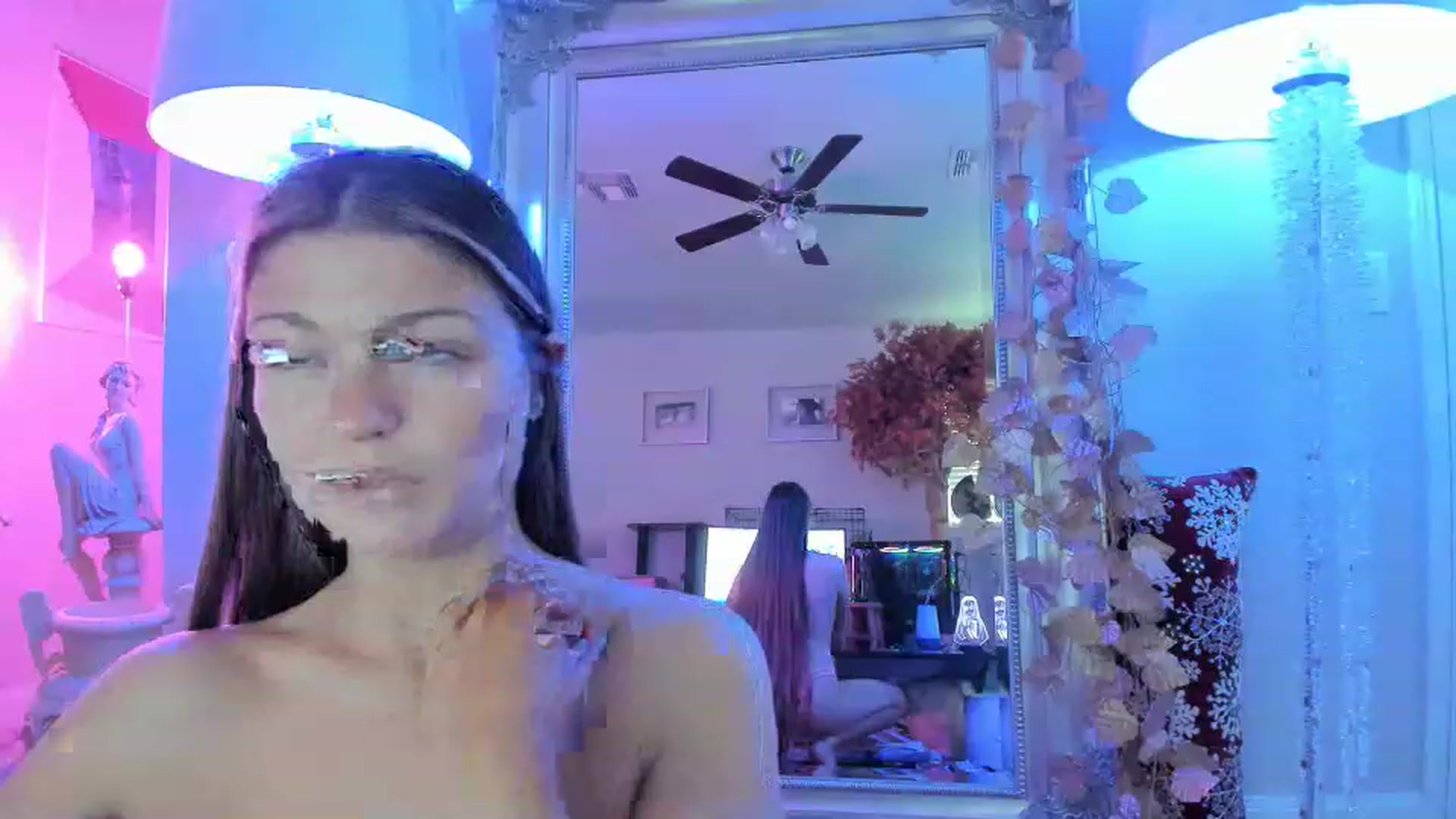Gallery image thumbnail from Serina_'s myfreecams stream on, 12/06/2022, 18:53 image 17 of 20