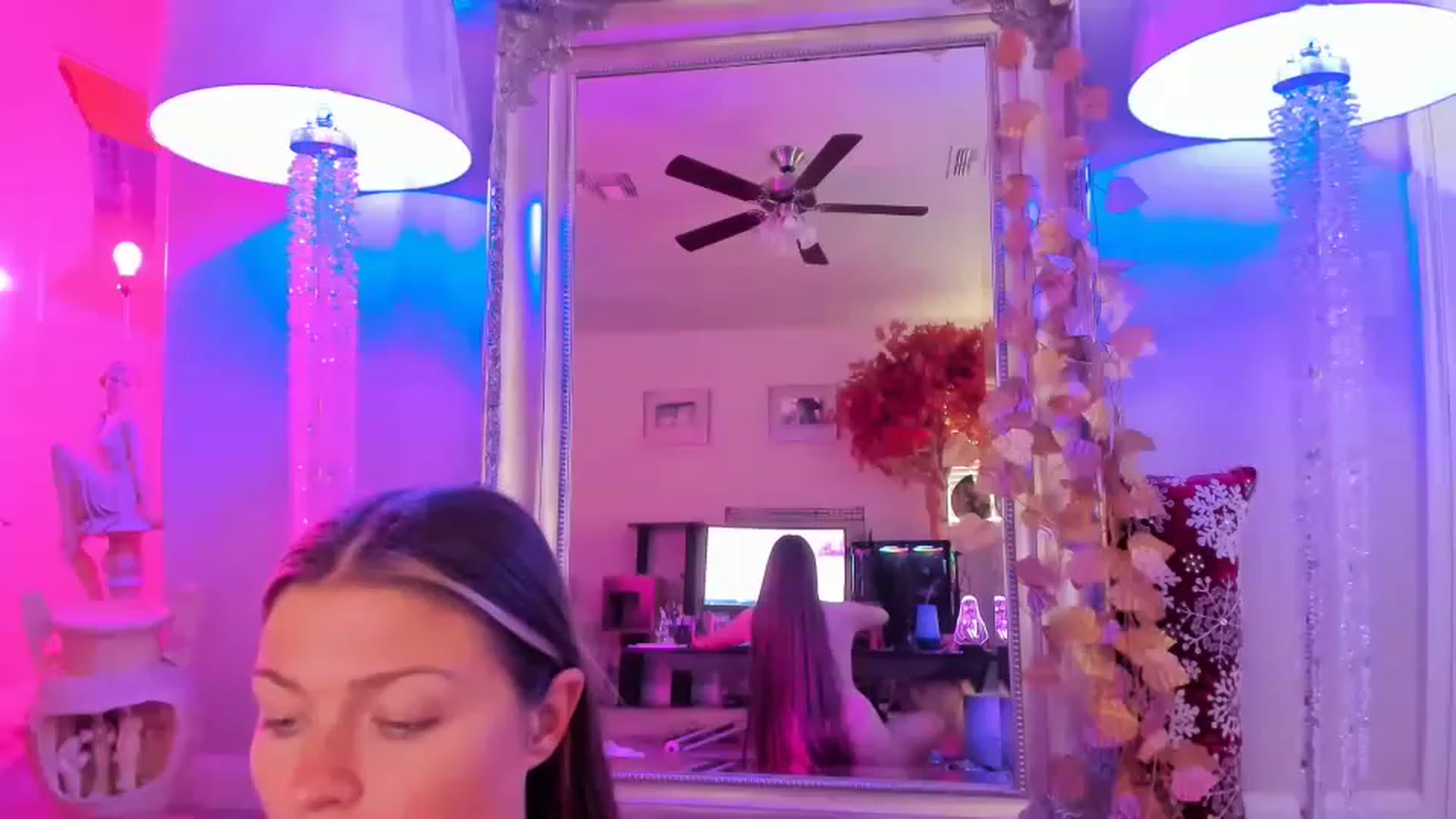 Gallery image thumbnail from Serina_'s myfreecams stream on, 12/06/2022, 21:08 image 1 of 20