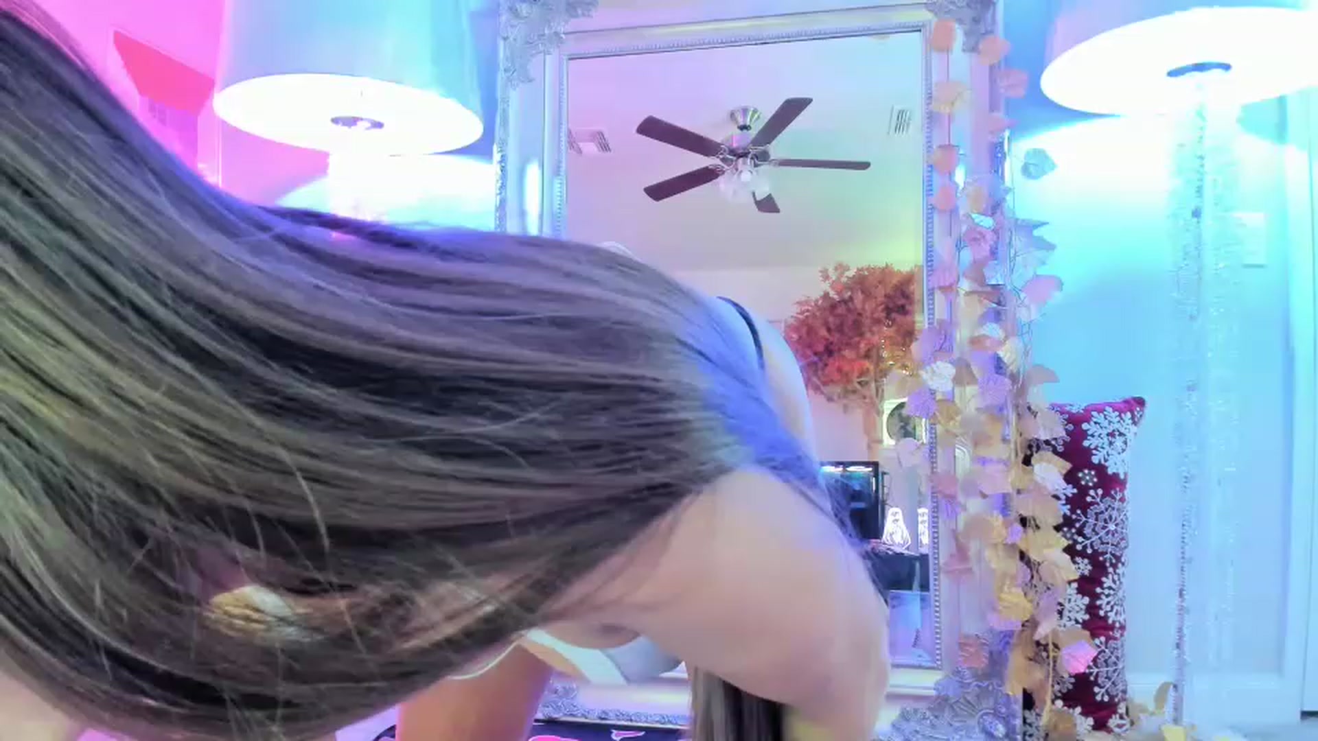 Gallery image thumbnail from Serina_'s myfreecams stream on, 12/07/2022, 16:27 image 13 of 20