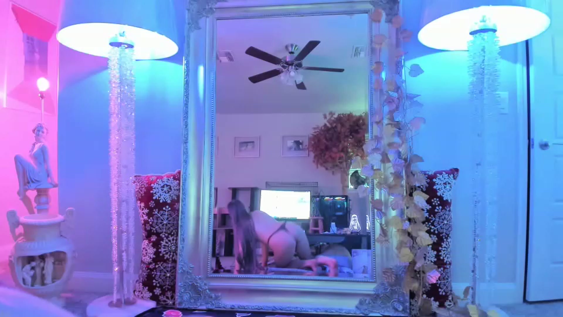 Gallery image thumbnail from Serina_'s myfreecams stream on, 12/07/2022, 18:35 image 9 of 20