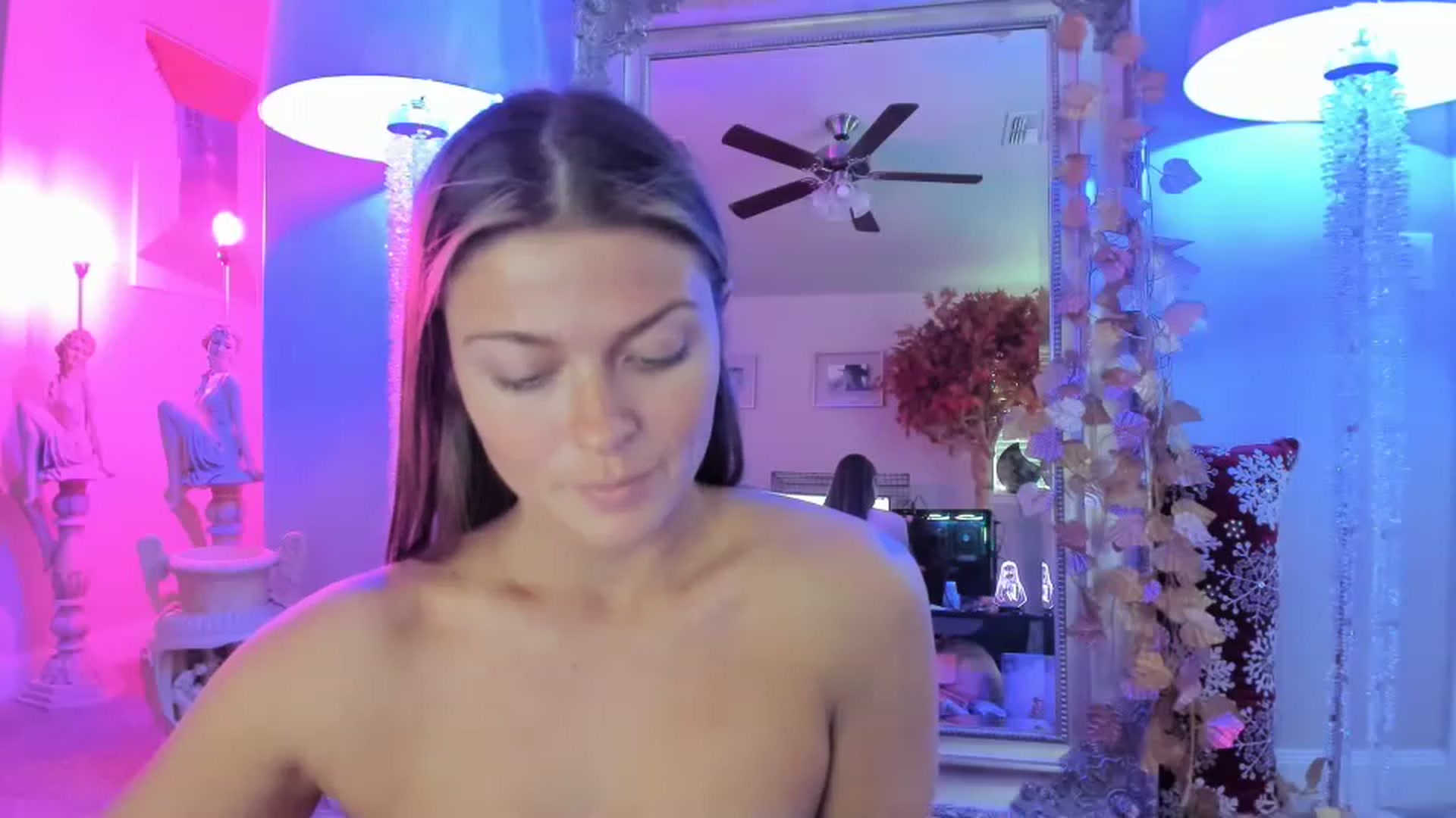Gallery image thumbnail from Serina_'s myfreecams stream on, 12/07/2022, 18:35 image 12 of 20