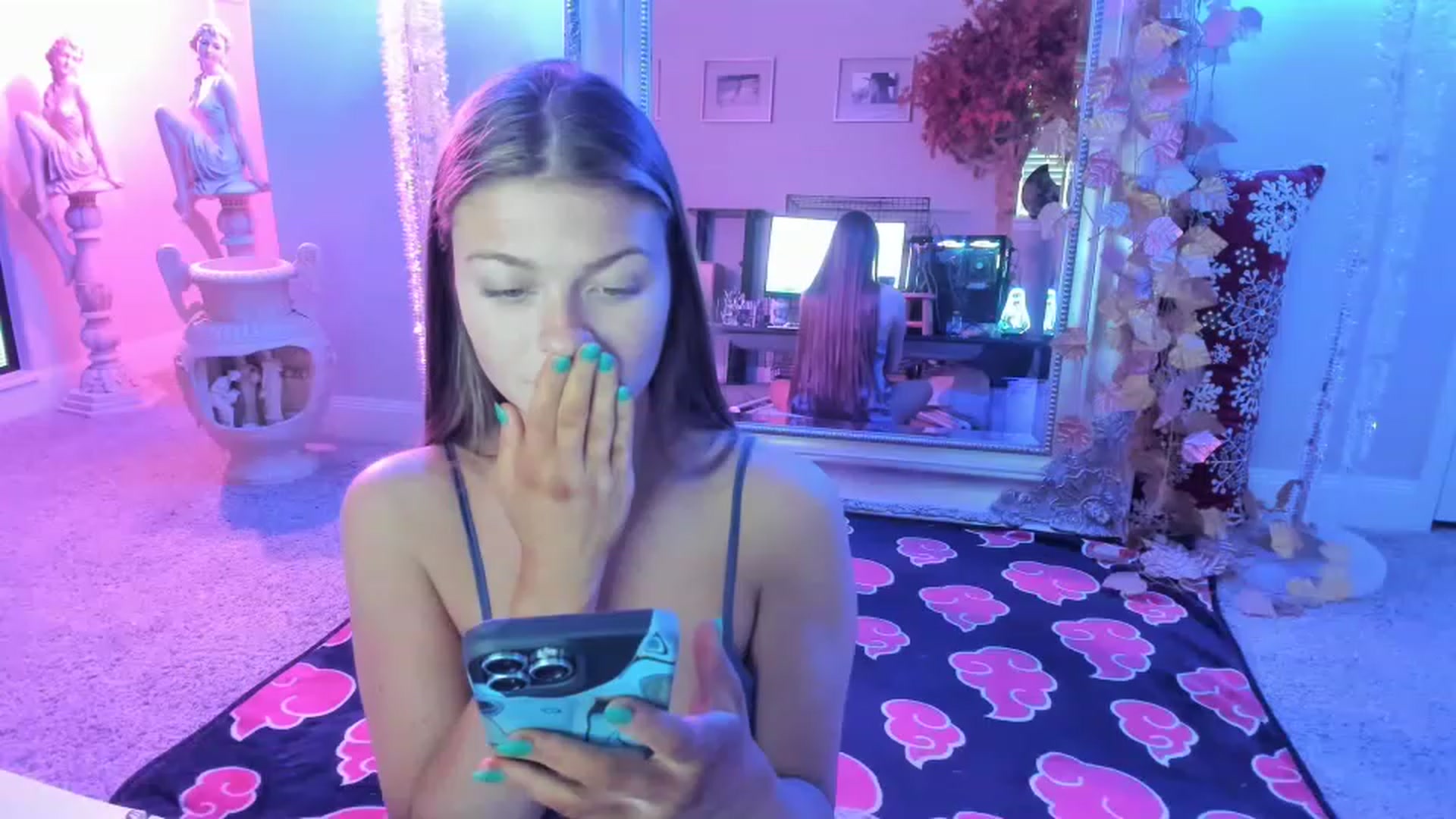 Gallery image thumbnail from Serina_'s myfreecams stream on, 12/08/2022, 14:49 image 16 of 20