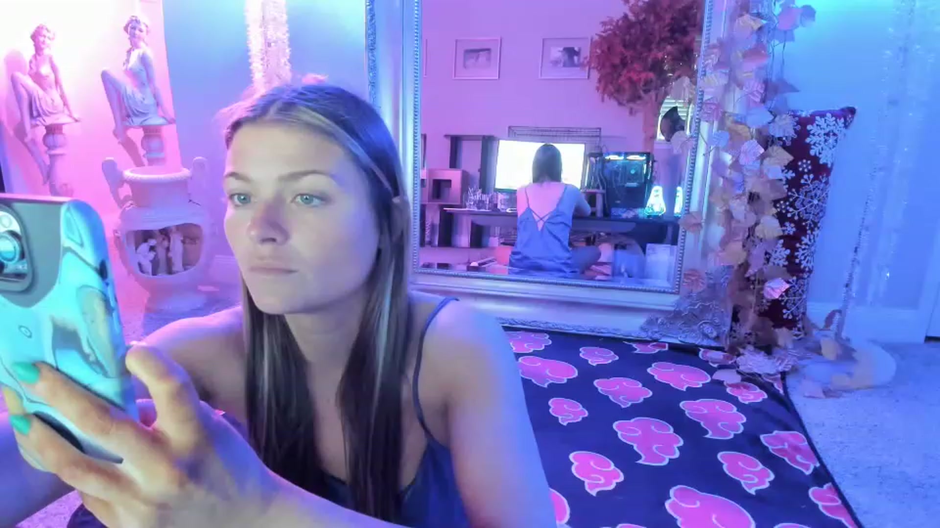 Gallery image thumbnail from Serina_'s myfreecams stream on, 12/08/2022, 14:49 image 4 of 20