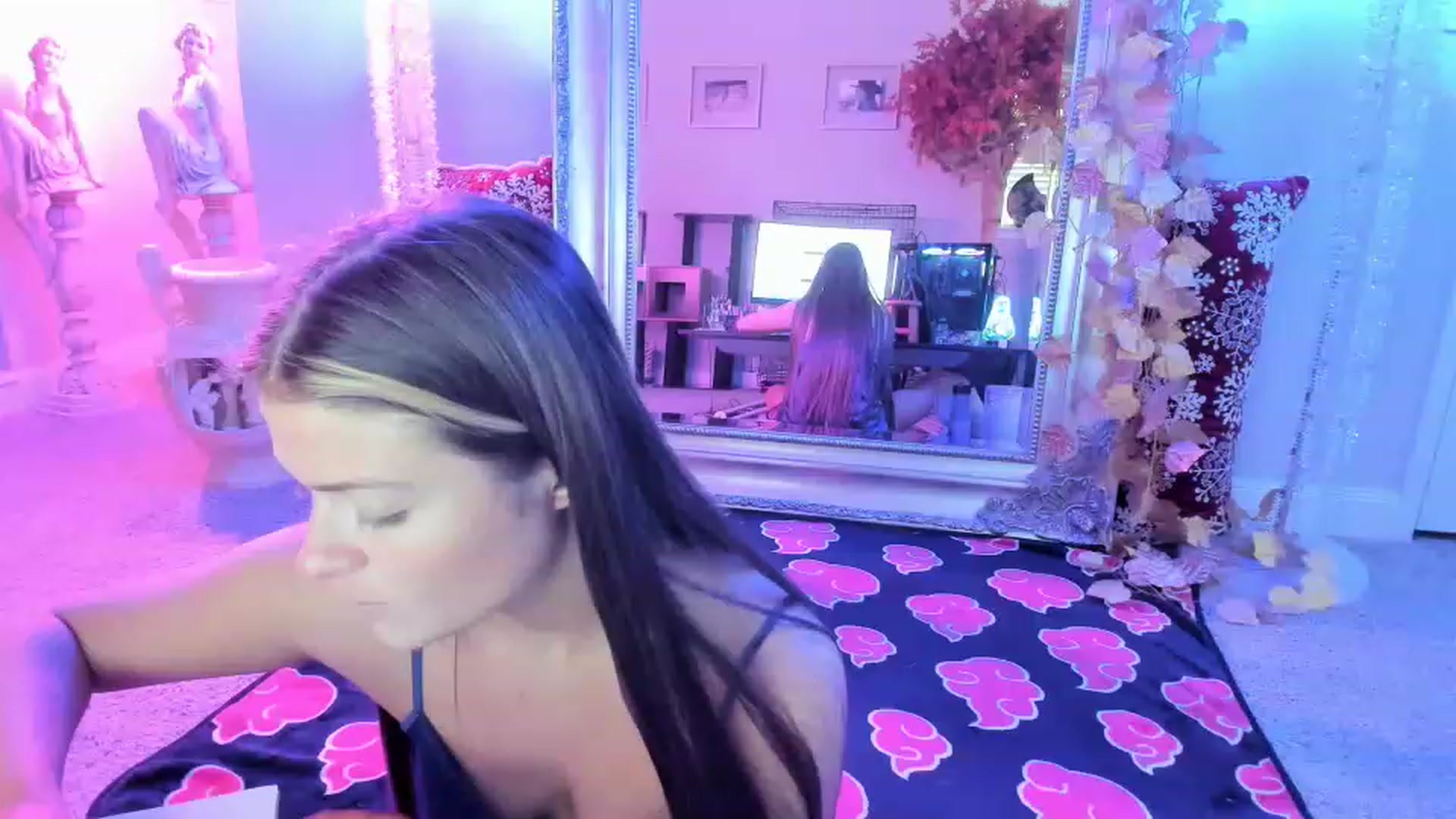 Gallery image thumbnail from Serina_'s myfreecams stream on, 12/08/2022, 16:08 image 3 of 20