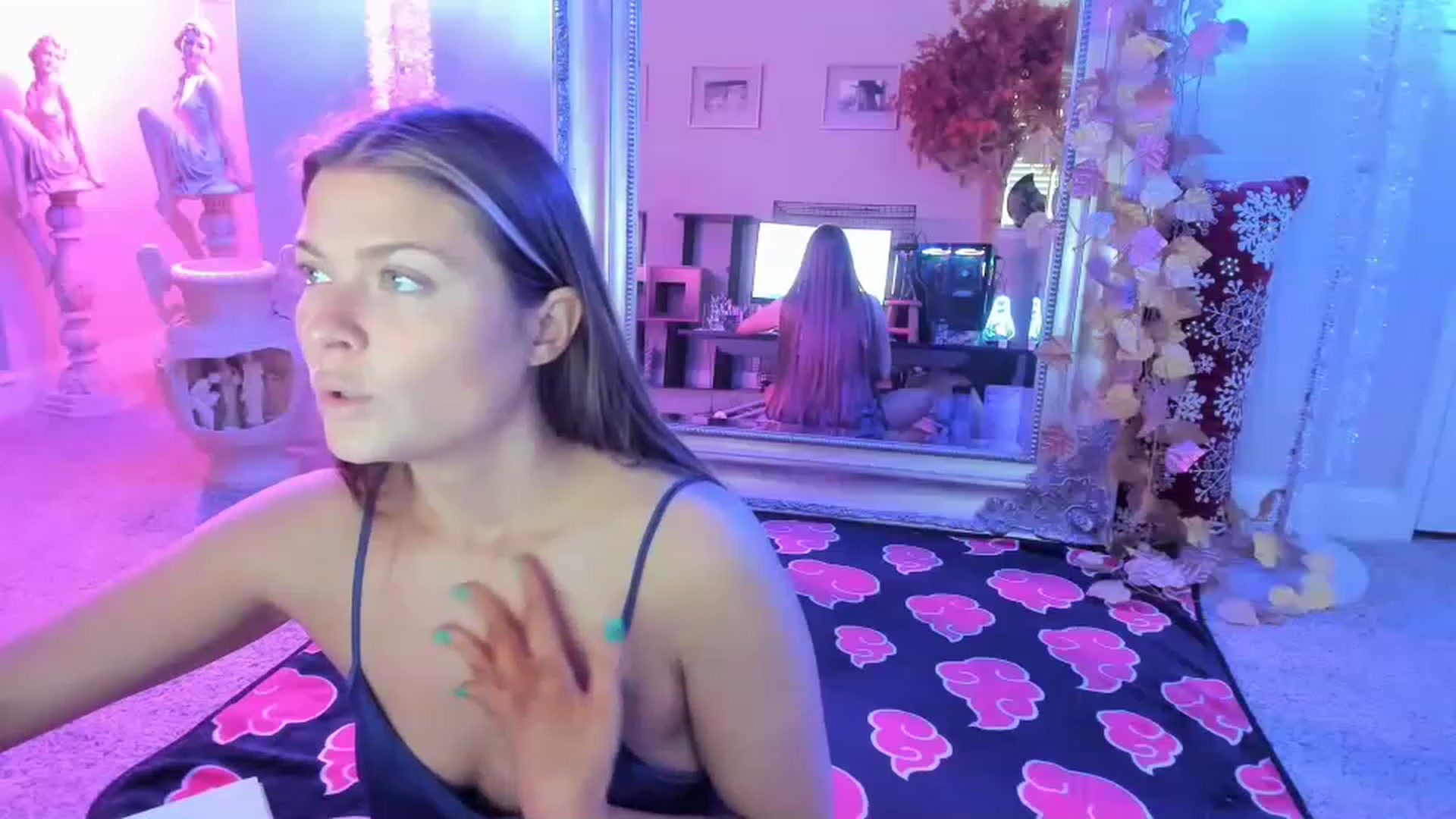 Gallery image thumbnail from Serina_'s myfreecams stream on, 12/08/2022, 16:08 image 2 of 20