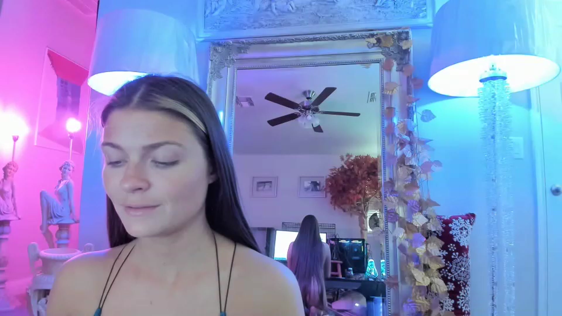 Gallery image thumbnail from Serina_'s myfreecams stream on, 12/08/2022, 19:01 image 3 of 20