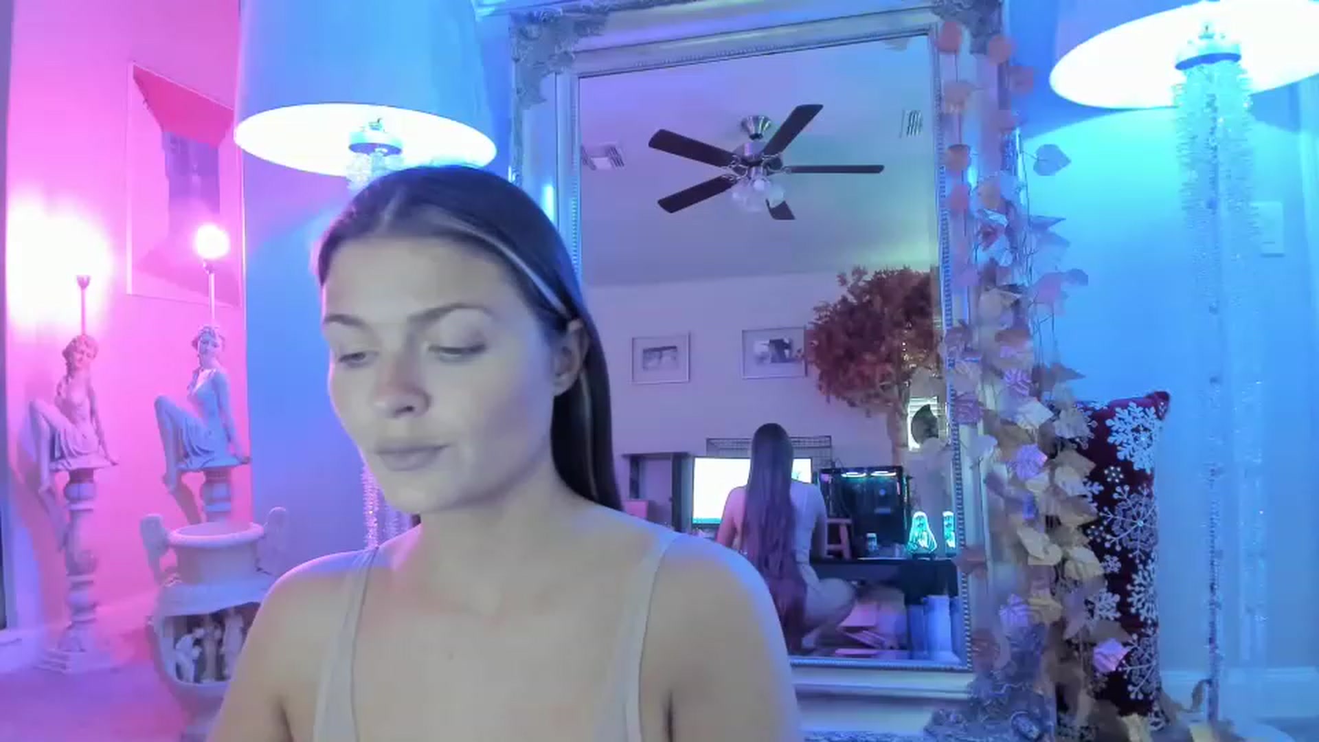 Gallery image thumbnail from Serina_'s myfreecams stream on, 12/08/2022, 20:13 image 11 of 20