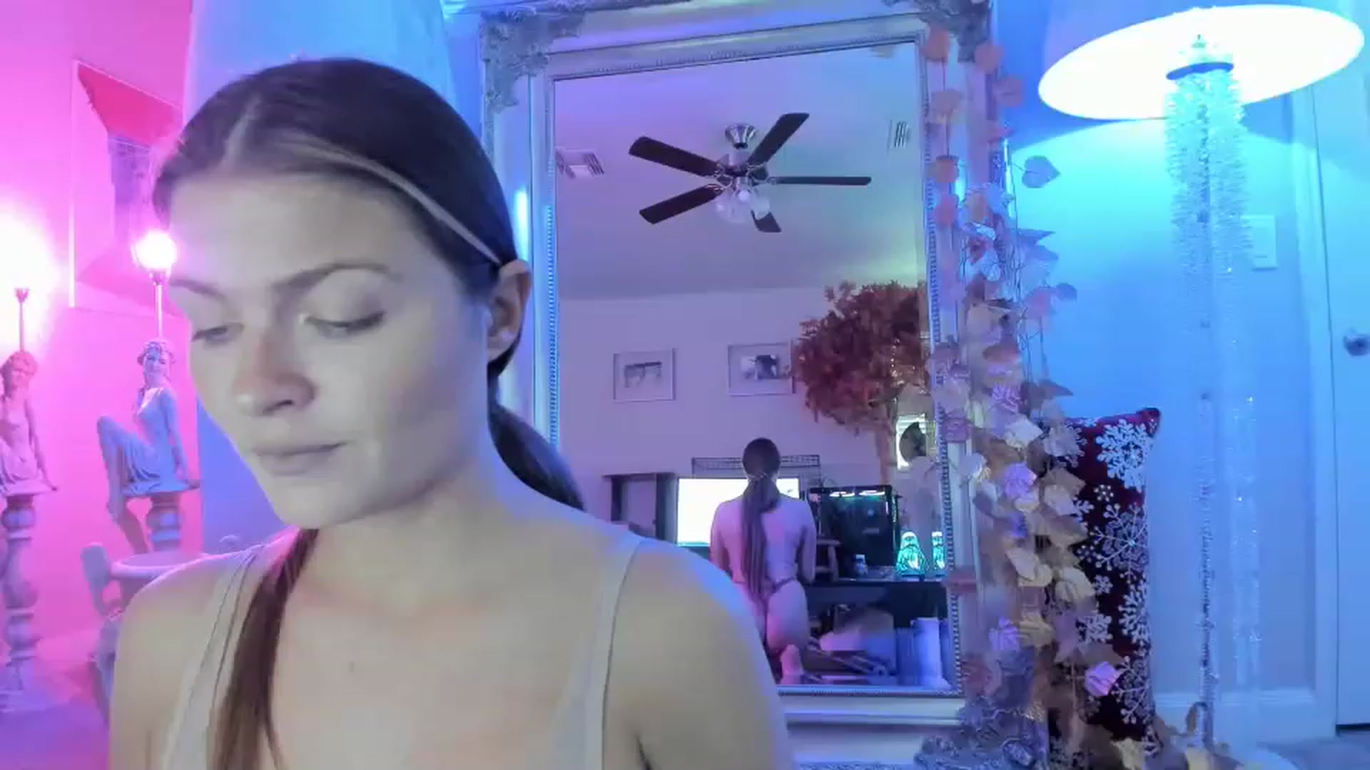 Gallery image thumbnail from Serina_'s myfreecams stream on, 12/08/2022, 20:13 image 14 of 20