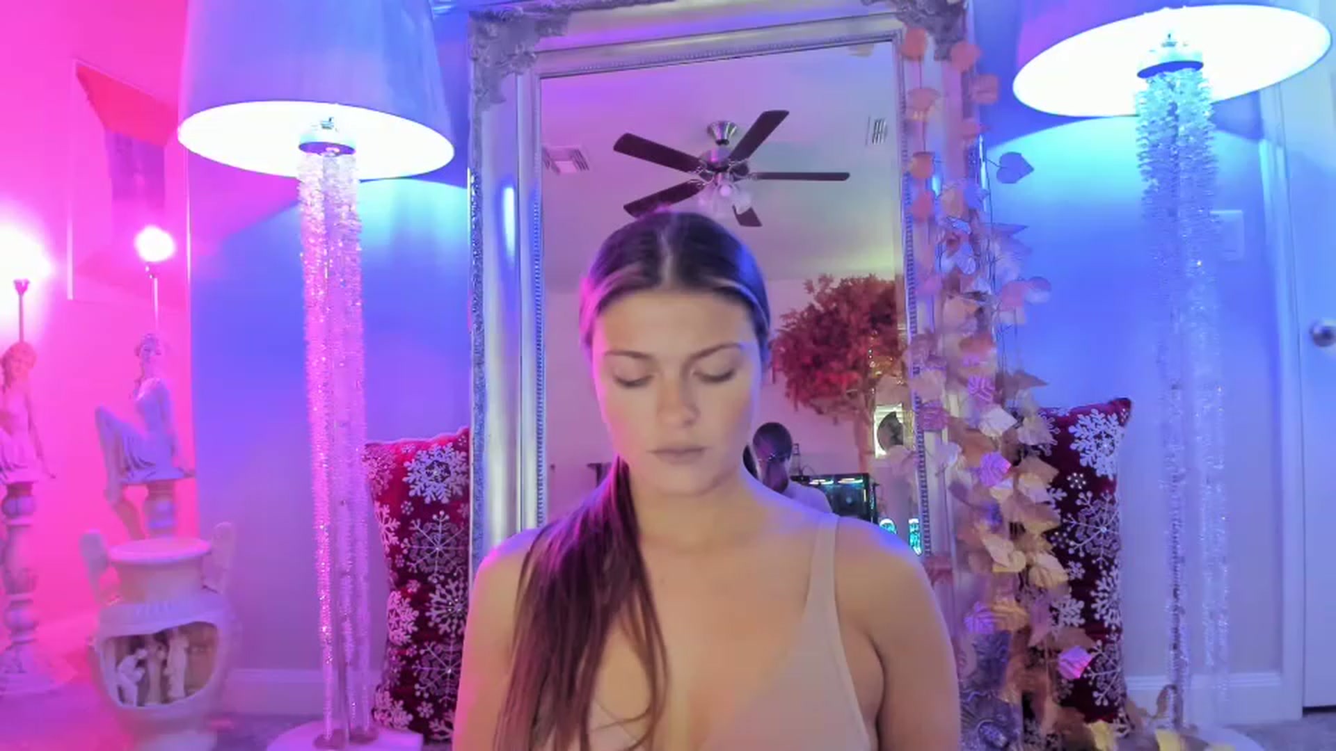 Gallery image thumbnail from Serina_'s myfreecams stream on, 12/08/2022, 20:13 image 13 of 20
