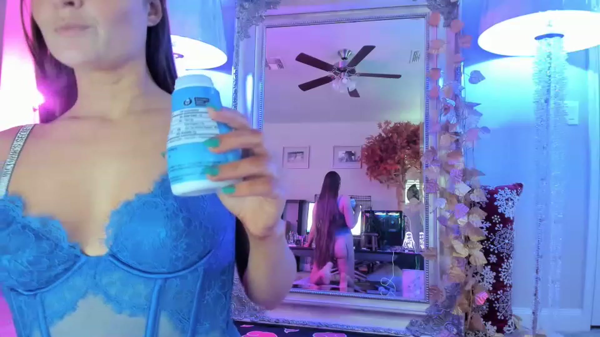 Gallery image thumbnail from Serina_'s myfreecams stream on, 12/09/2022, 17:40 image 4 of 20