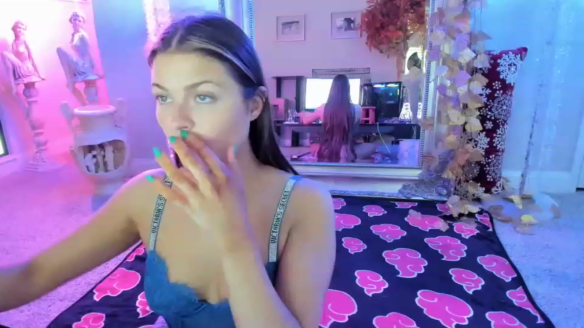 Gallery image thumbnail from Serina_'s myfreecams stream on, 12/09/2022, 18:53 image 1 of 20