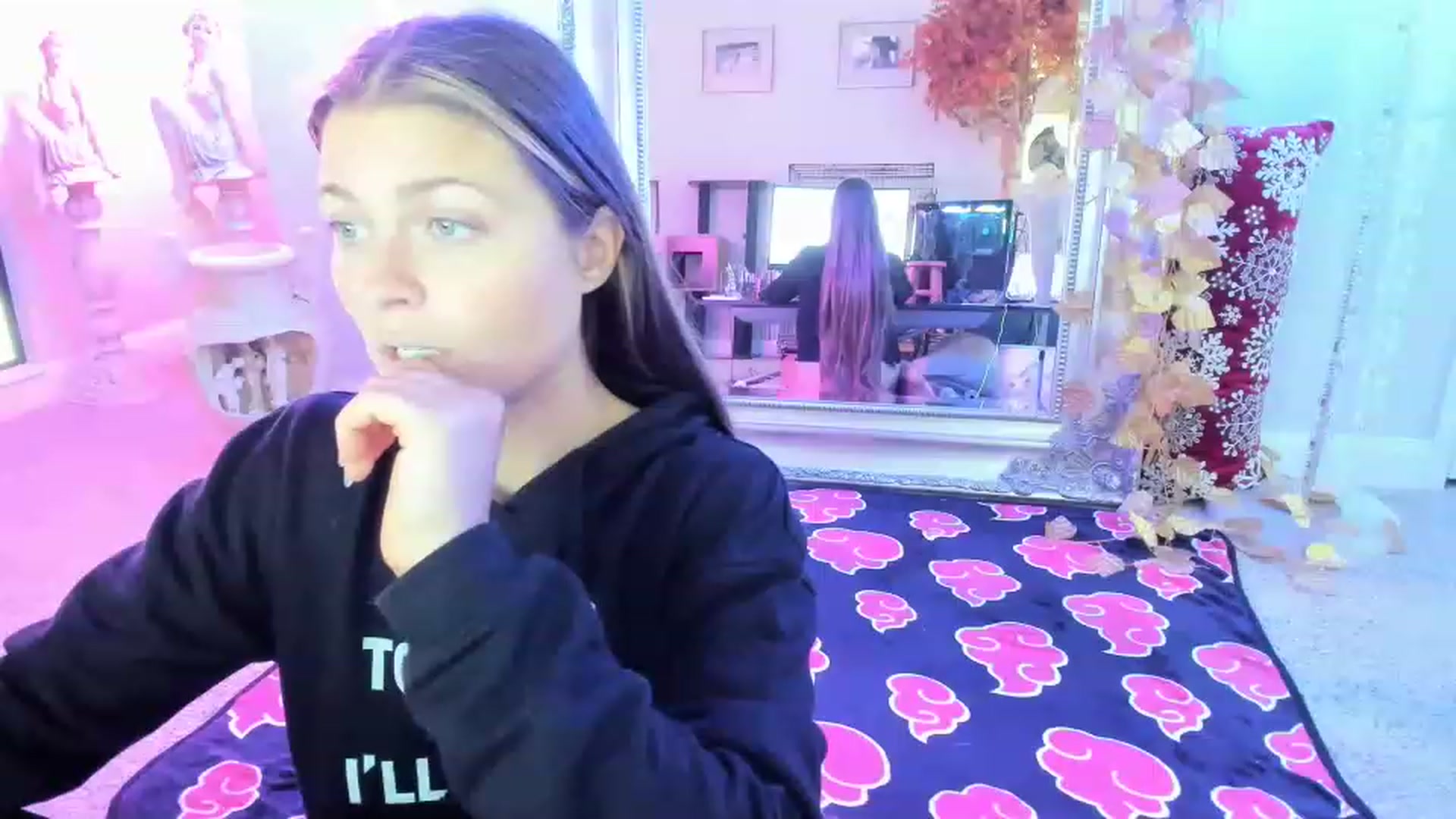 Gallery image thumbnail from Serina_'s myfreecams stream on, 12/09/2022, 20:09 image 16 of 20