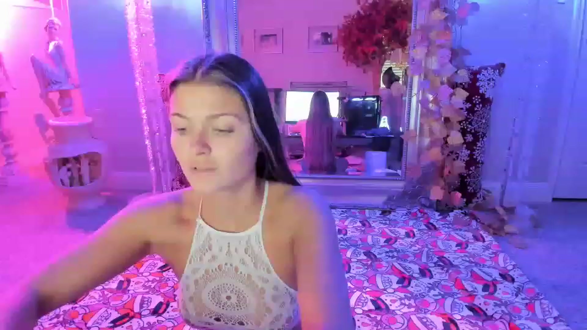 Gallery image thumbnail from Serina_'s myfreecams stream on, 12/10/2022, 14:39 image 13 of 20