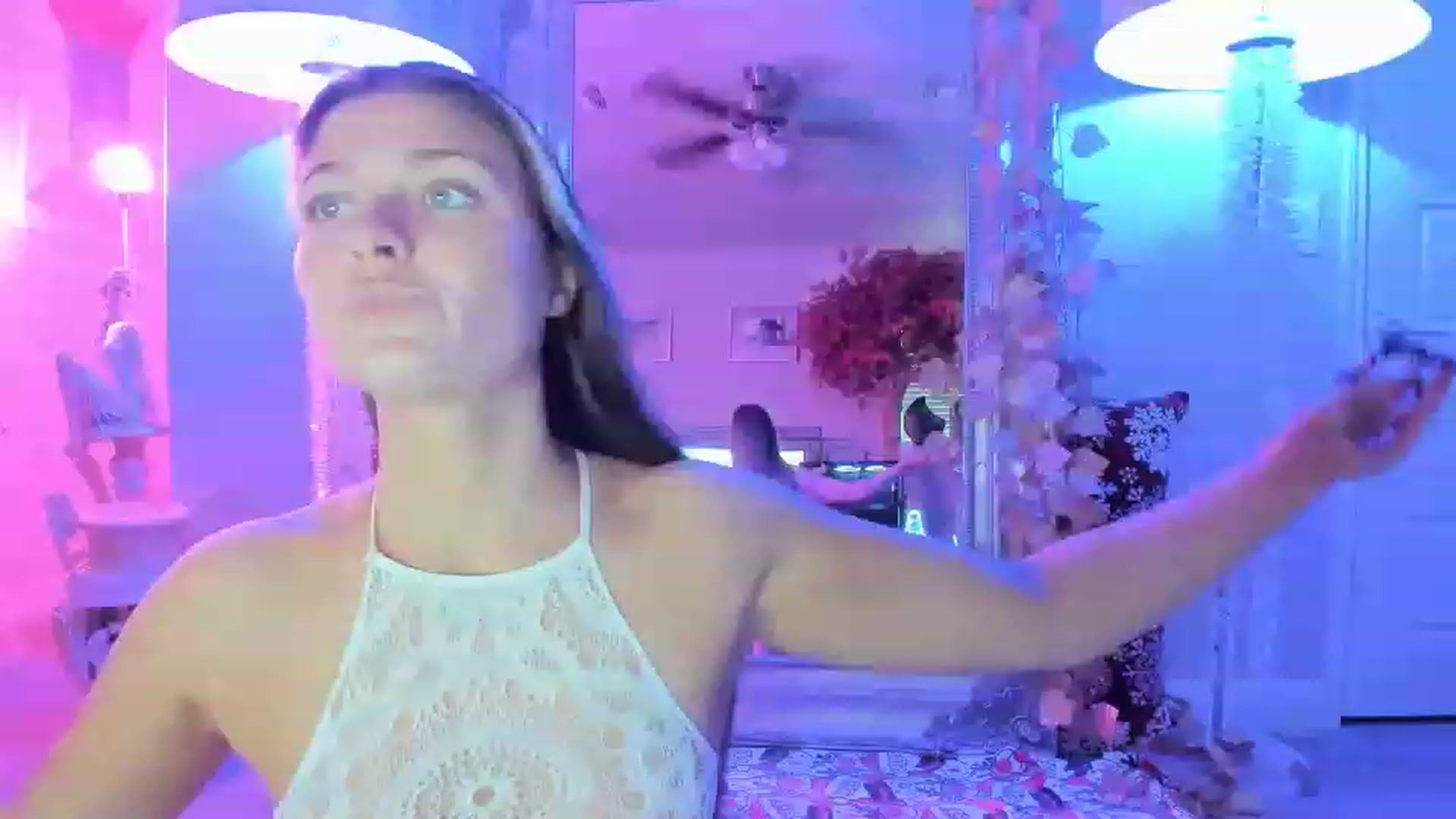 Gallery image thumbnail from Serina_'s myfreecams stream on, 12/10/2022, 14:39 image 6 of 20