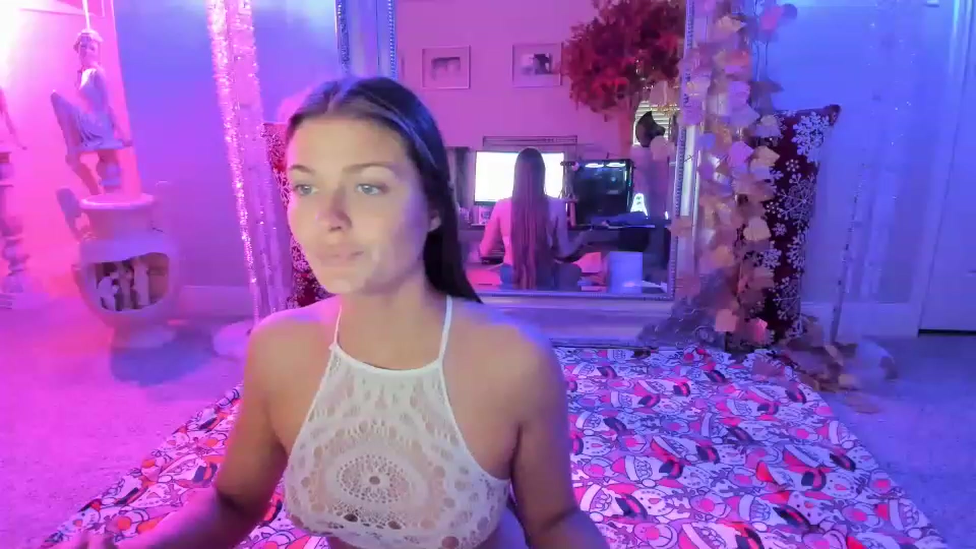 Gallery image thumbnail from Serina_'s myfreecams stream on, 12/10/2022, 14:39 image 10 of 20