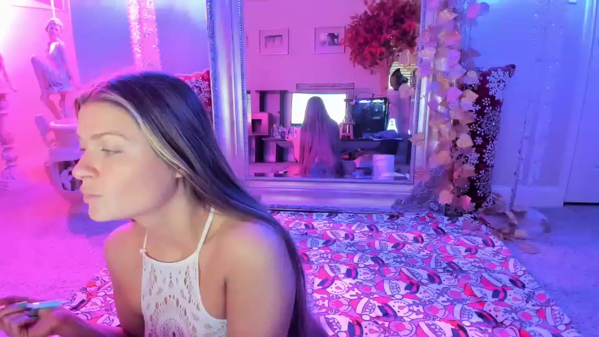 Gallery image thumbnail from Serina_'s myfreecams stream on, 12/10/2022, 14:39 image 11 of 20
