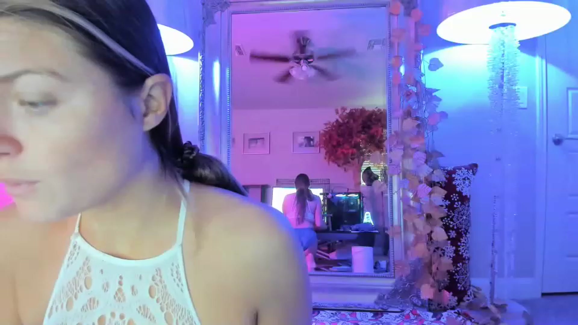 Gallery image thumbnail from Serina_'s myfreecams stream on, 12/10/2022, 14:53 image 15 of 20