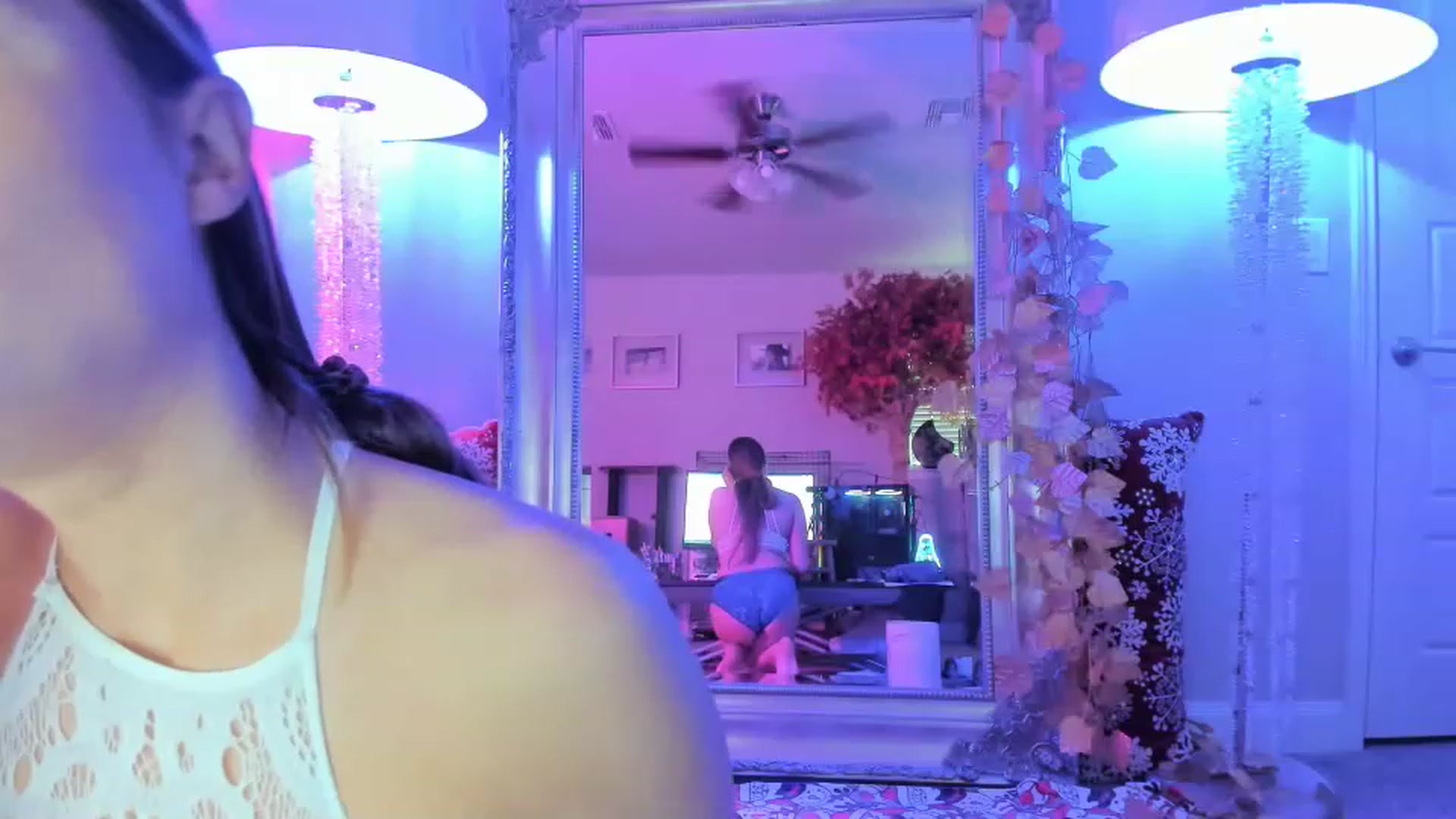 Gallery image thumbnail from Serina_'s myfreecams stream on, 12/10/2022, 14:53 image 14 of 20
