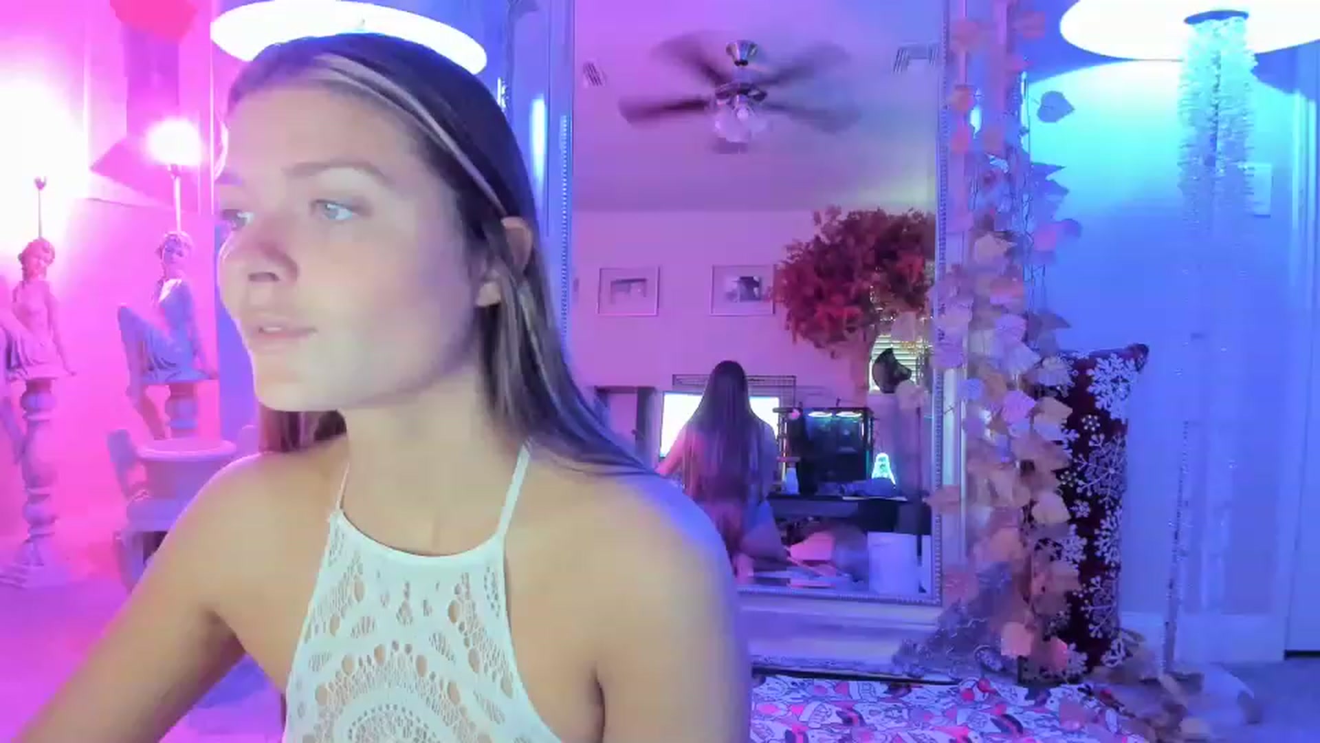 Gallery image thumbnail from Serina_'s myfreecams stream on, 12/10/2022, 15:29 image 11 of 20