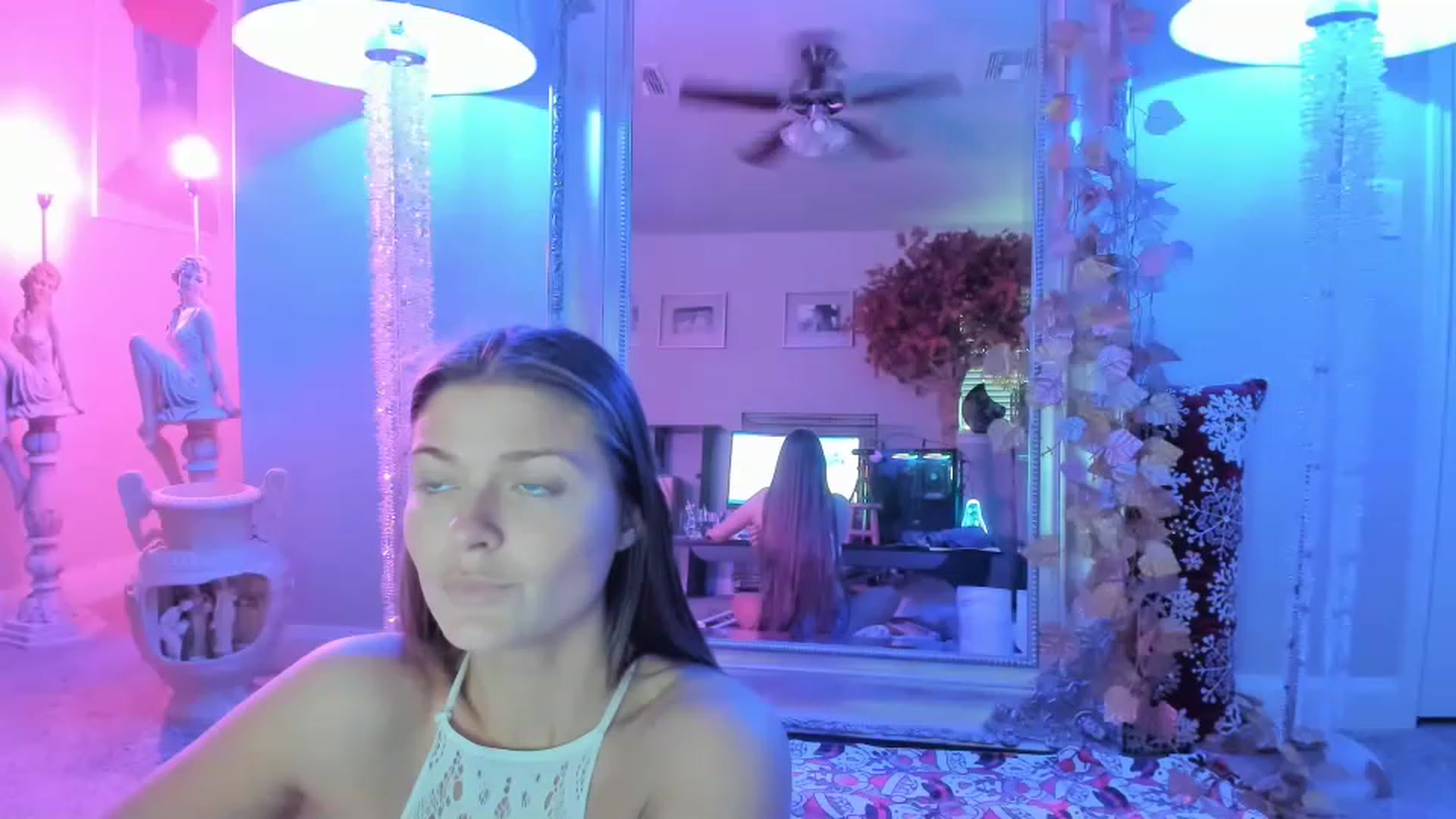 Gallery image thumbnail from Serina_'s myfreecams stream on, 12/10/2022, 15:29 image 9 of 20