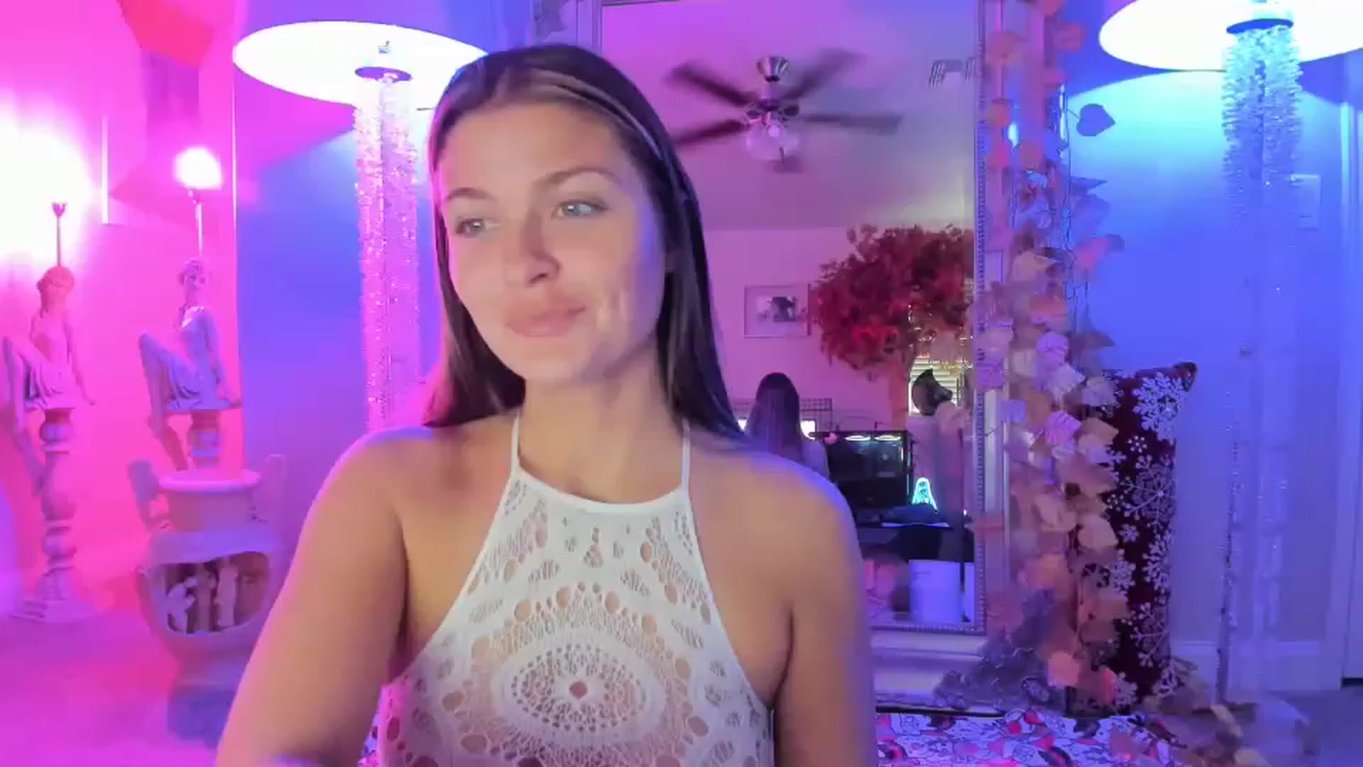 Gallery image thumbnail from Serina_'s myfreecams stream on, 12/10/2022, 15:29 image 16 of 20