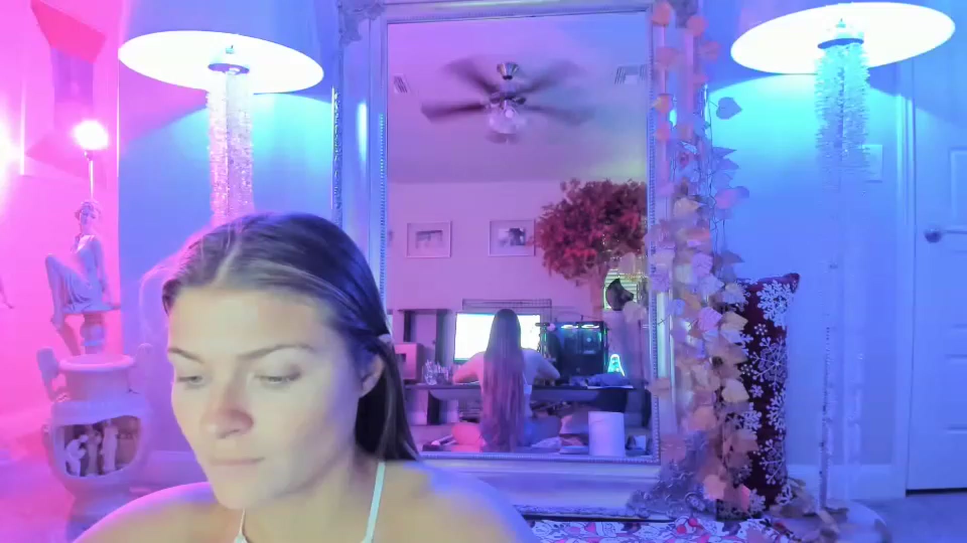 Gallery image thumbnail from Serina_'s myfreecams stream on, 12/10/2022, 15:29 image 5 of 20