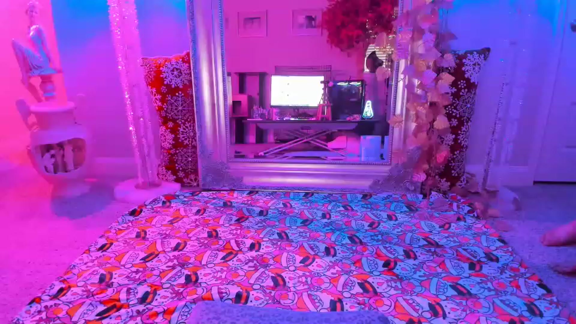 Gallery image thumbnail from Serina_'s myfreecams stream on, 12/10/2022, 18:29 image 3 of 20