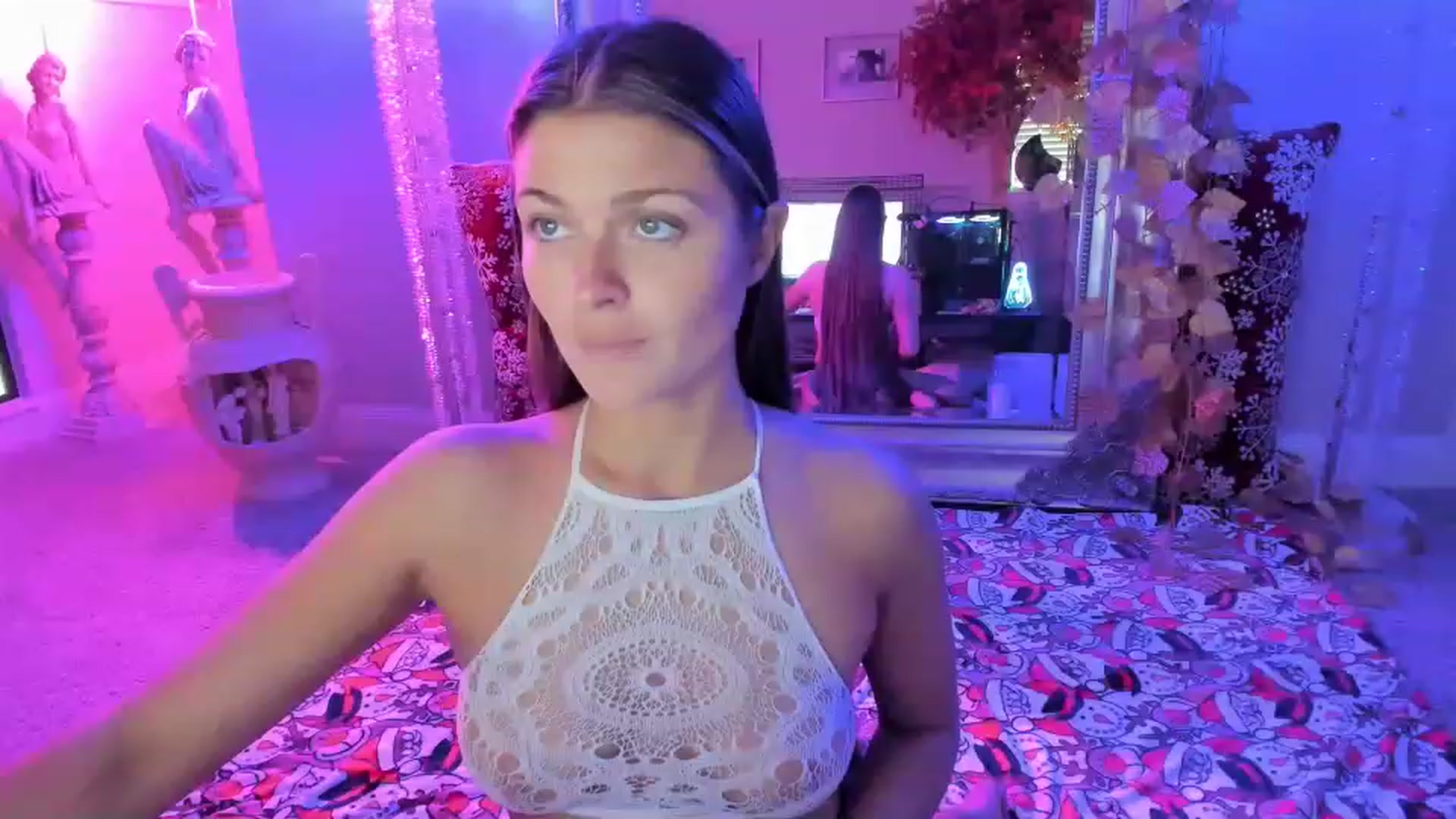 Gallery image thumbnail from Serina_'s myfreecams stream on, 12/10/2022, 18:29 image 15 of 20