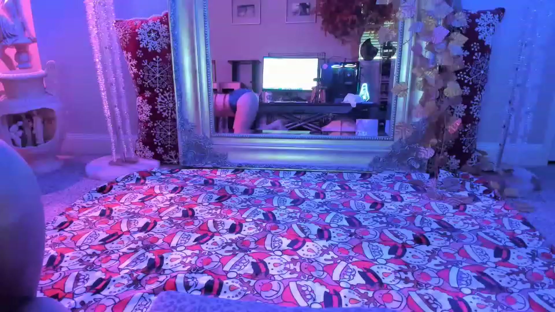 Gallery image thumbnail from Serina_'s myfreecams stream on, 12/10/2022, 18:29 image 8 of 20