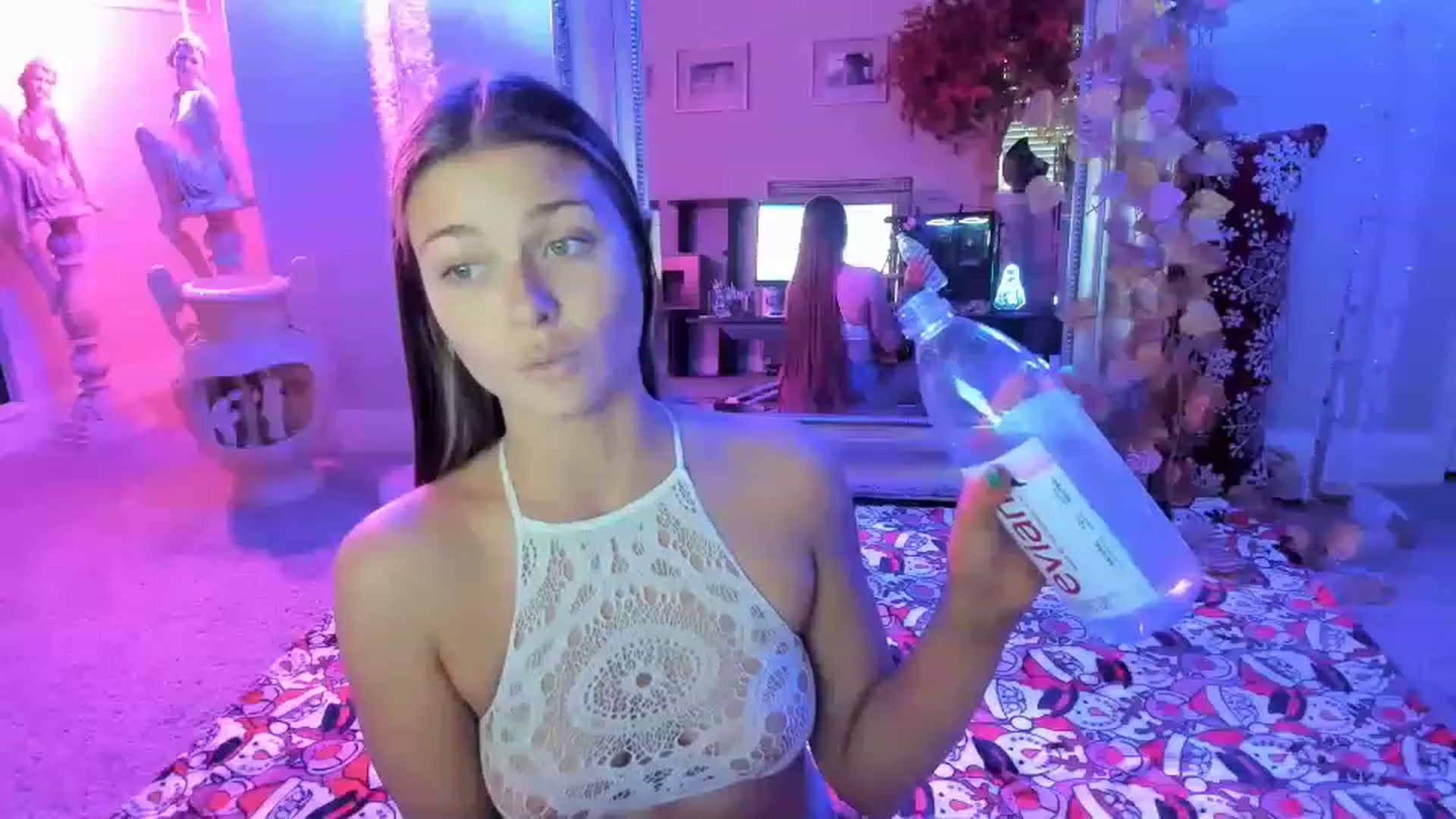 Gallery image thumbnail from Serina_'s myfreecams stream on, 12/10/2022, 19:36 image 6 of 20