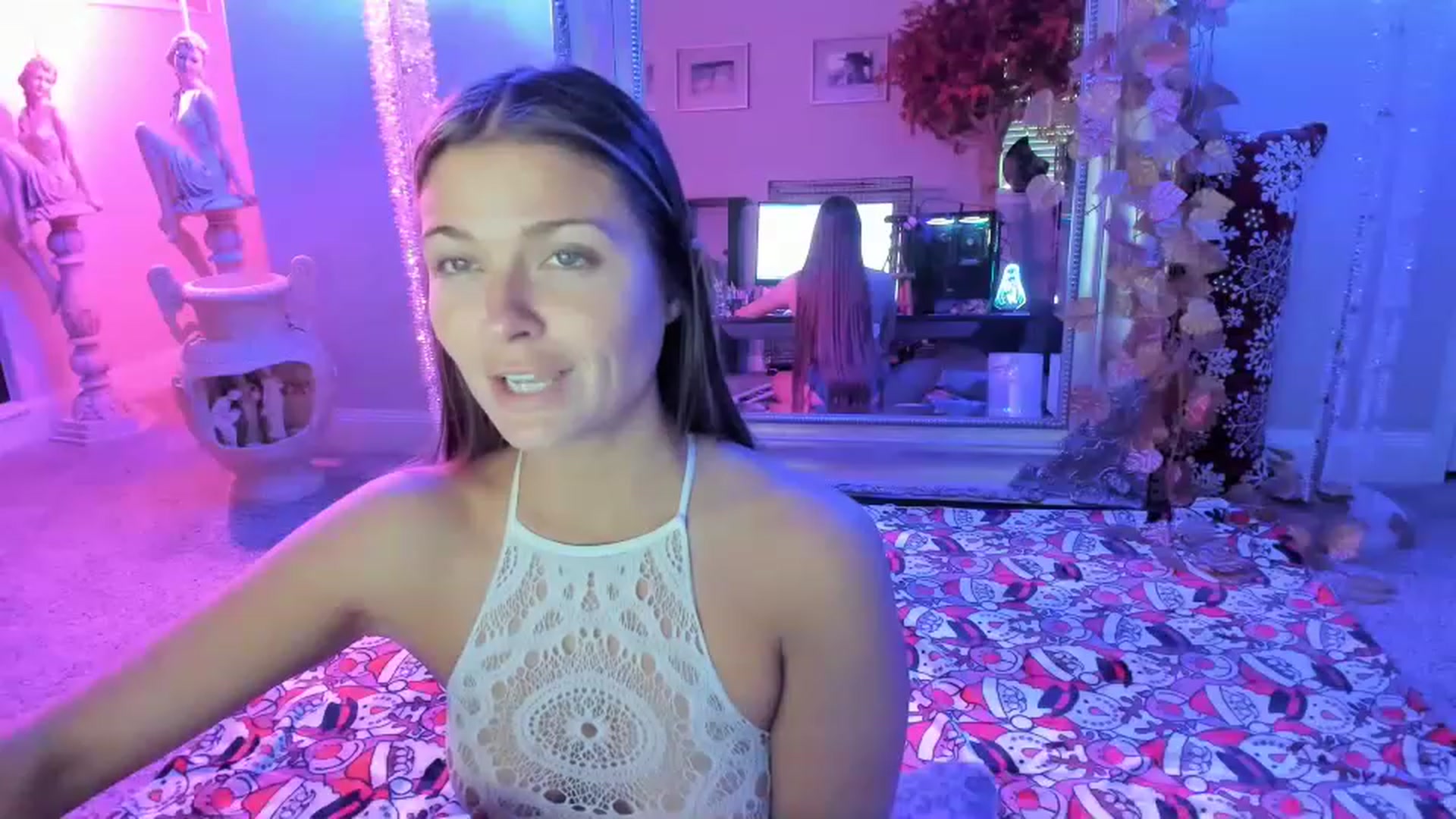 Gallery image thumbnail from Serina_'s myfreecams stream on, 12/10/2022, 19:36 image 13 of 20