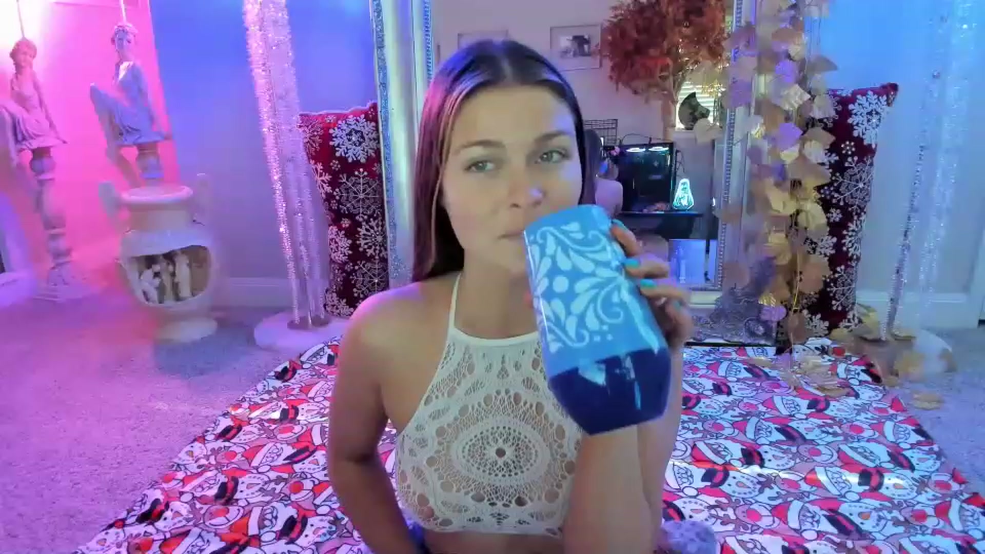 Gallery image thumbnail from Serina_'s myfreecams stream on, 12/10/2022, 20:44 image 5 of 20