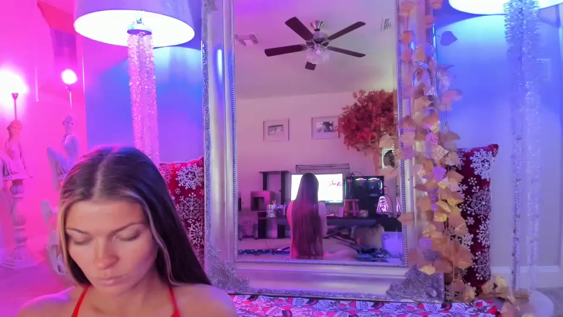 Gallery image thumbnail from Serina_'s myfreecams stream on, 12/15/2022, 15:28 image 8 of 20