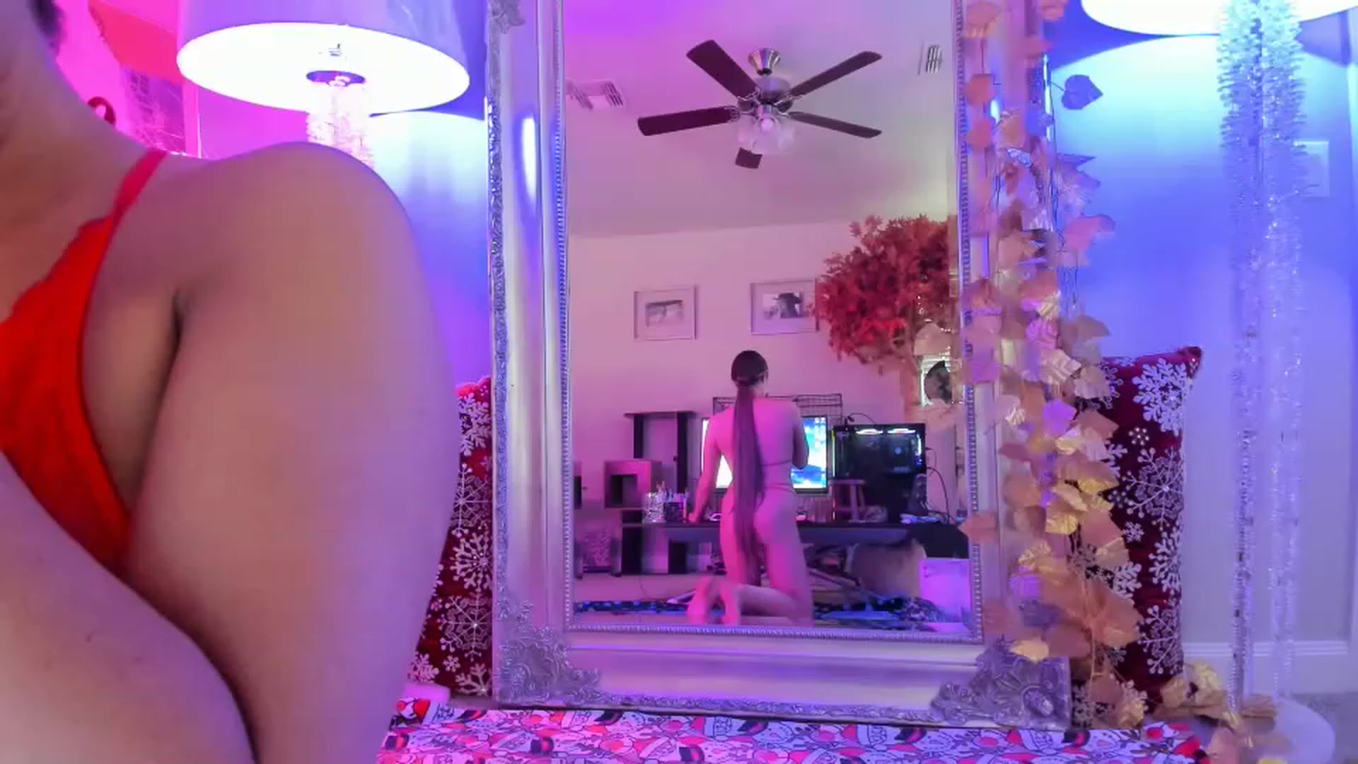 Gallery image thumbnail from Serina_'s myfreecams stream on, 12/15/2022, 15:28 image 2 of 20