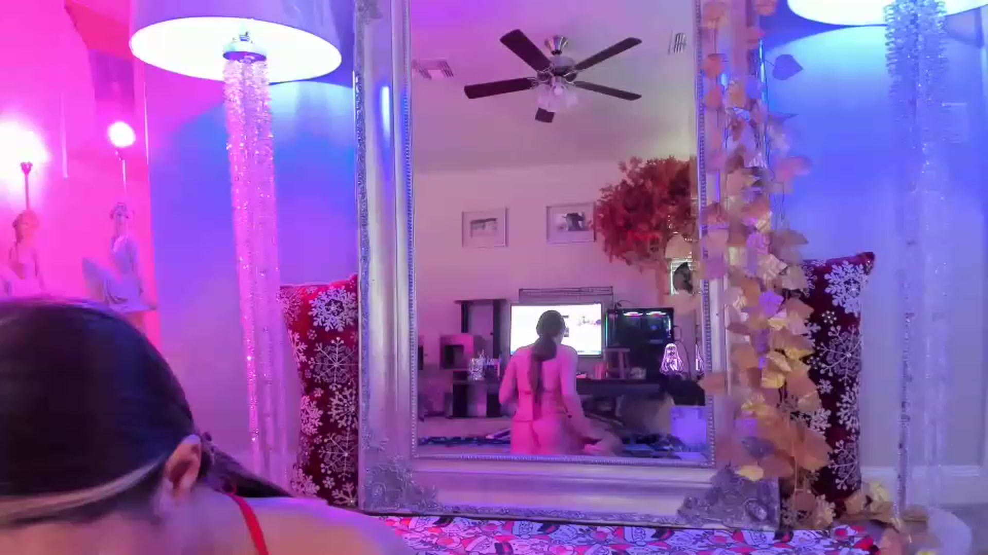 Gallery image thumbnail from Serina_'s myfreecams stream on, 12/15/2022, 15:28 image 6 of 20