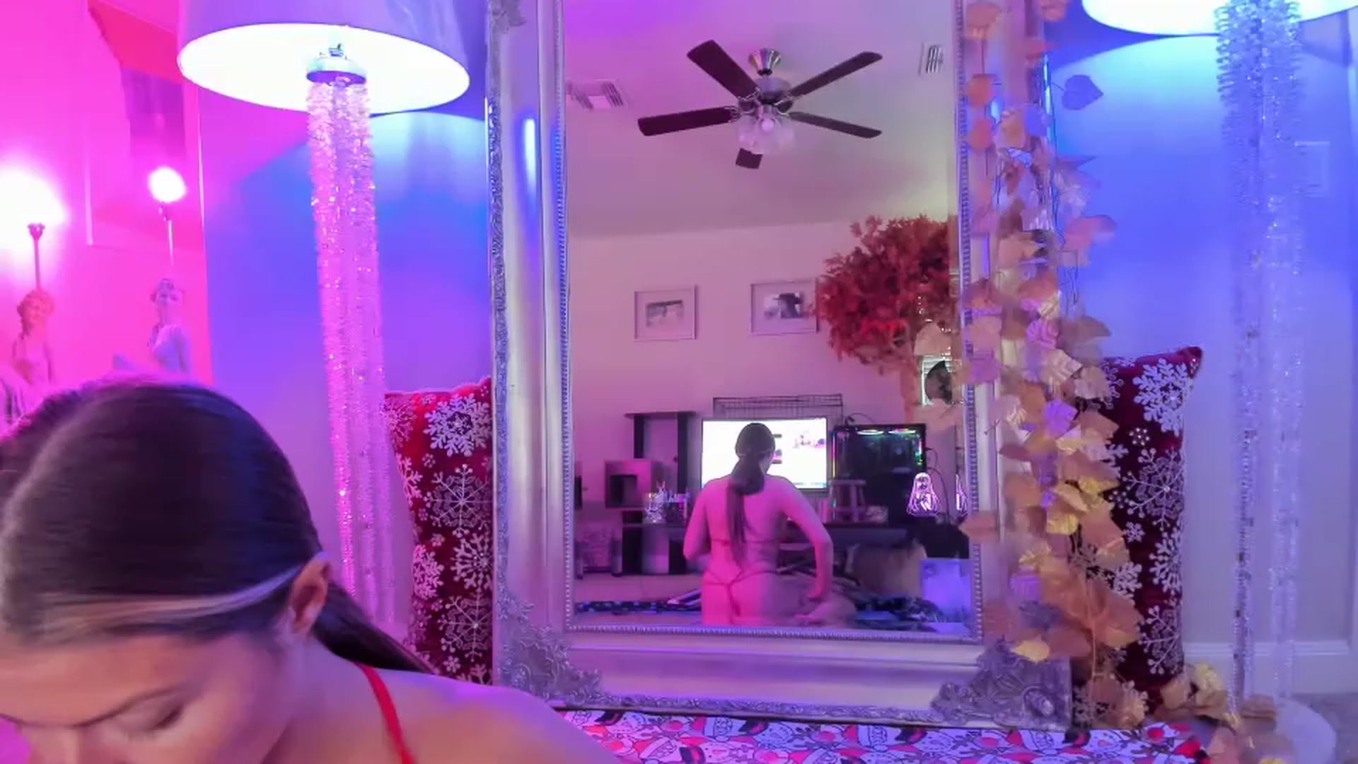 Gallery image thumbnail from Serina_'s myfreecams stream on, 12/15/2022, 15:28 image 5 of 20