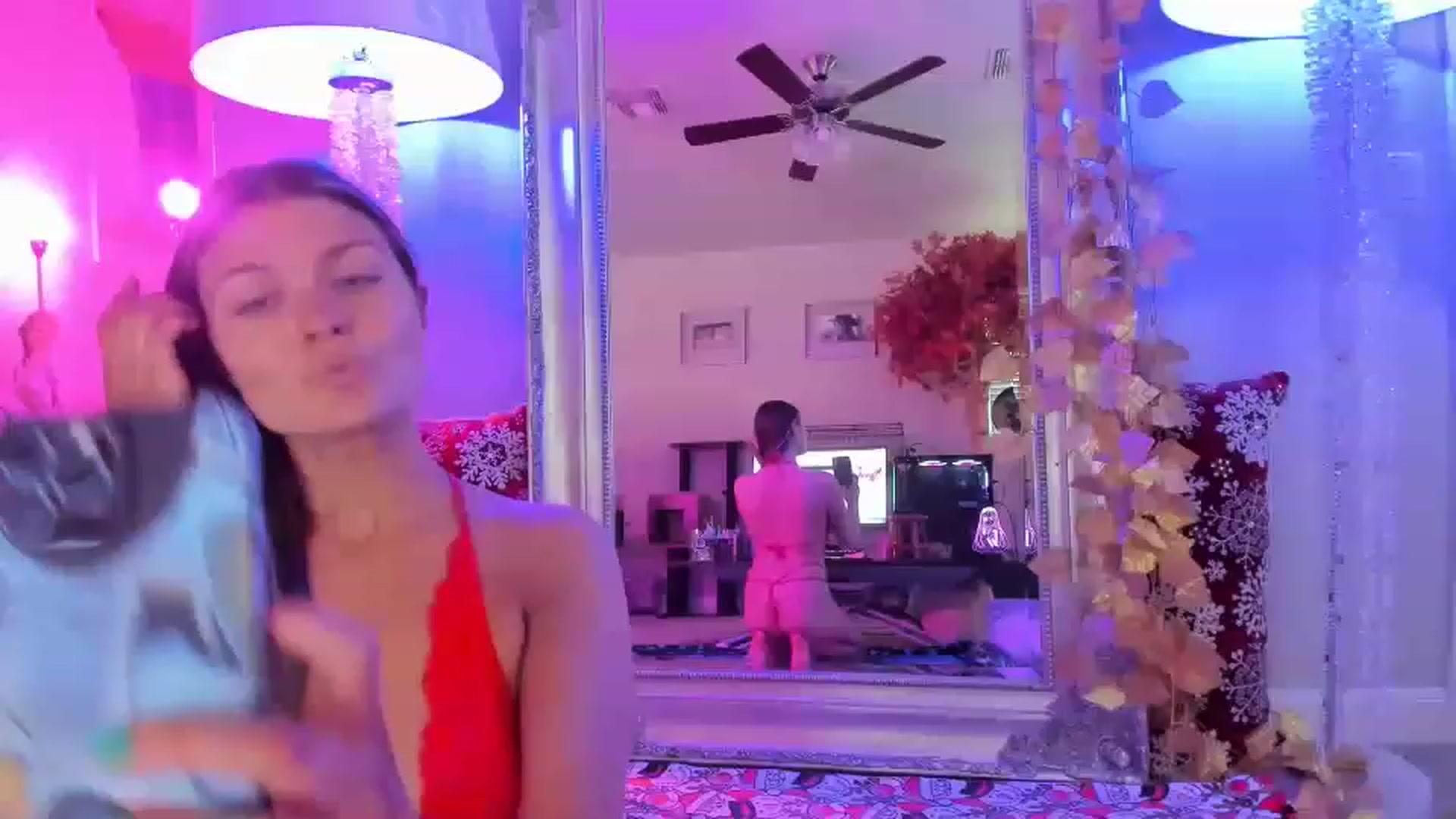 Gallery image thumbnail from Serina_'s myfreecams stream on, 12/15/2022, 15:28 image 4 of 20