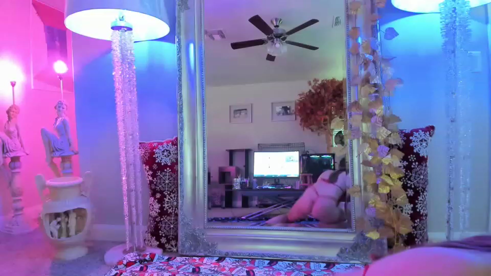 Gallery image thumbnail from Serina_'s myfreecams stream on, 12/15/2022, 15:59 image 3 of 20