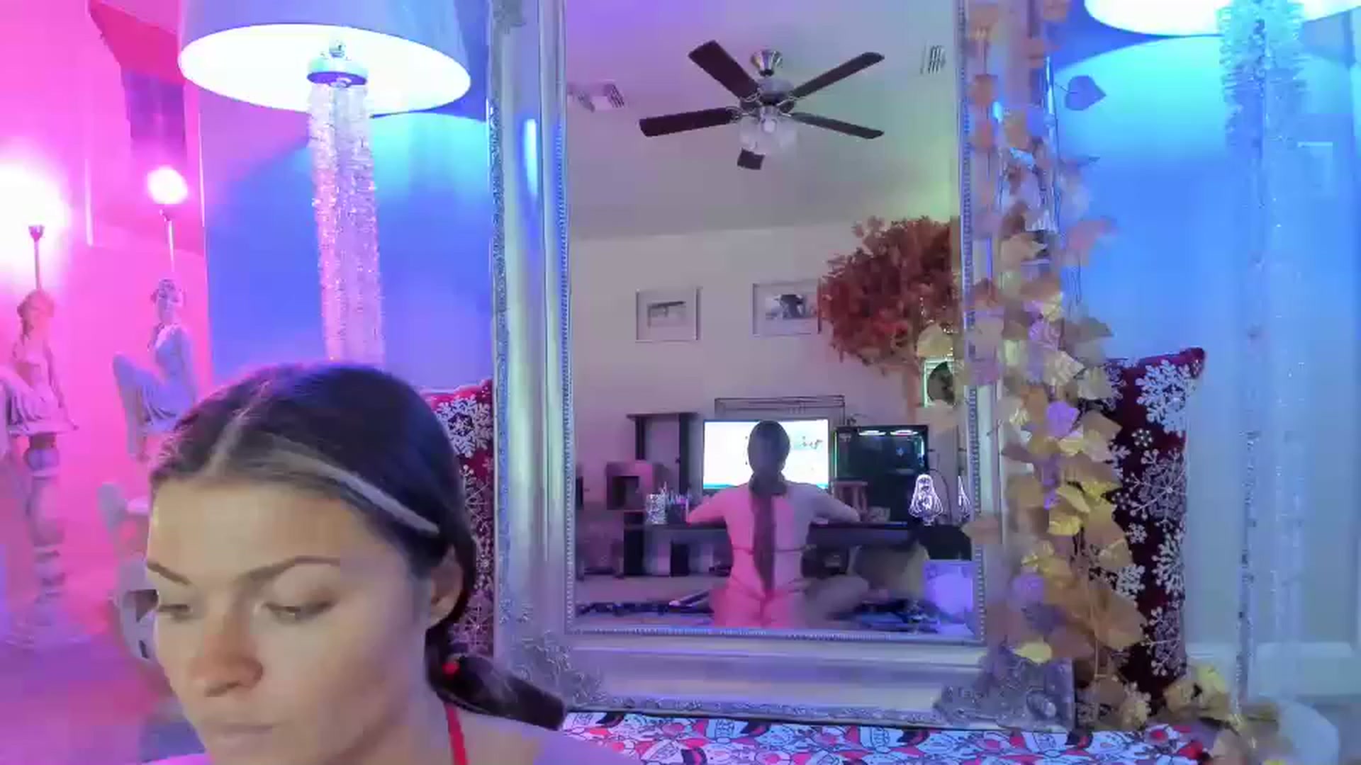 Gallery image thumbnail from Serina_'s myfreecams stream on, 12/15/2022, 15:59 image 1 of 20