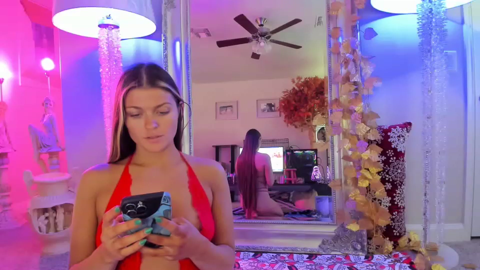 Gallery image thumbnail from Serina_'s myfreecams stream on, 12/15/2022, 15:59 image 11 of 20
