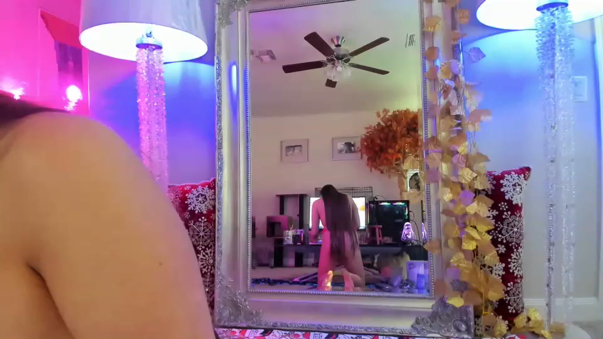 Gallery image thumbnail from Serina_'s myfreecams stream on, 12/15/2022, 19:55 image 12 of 20