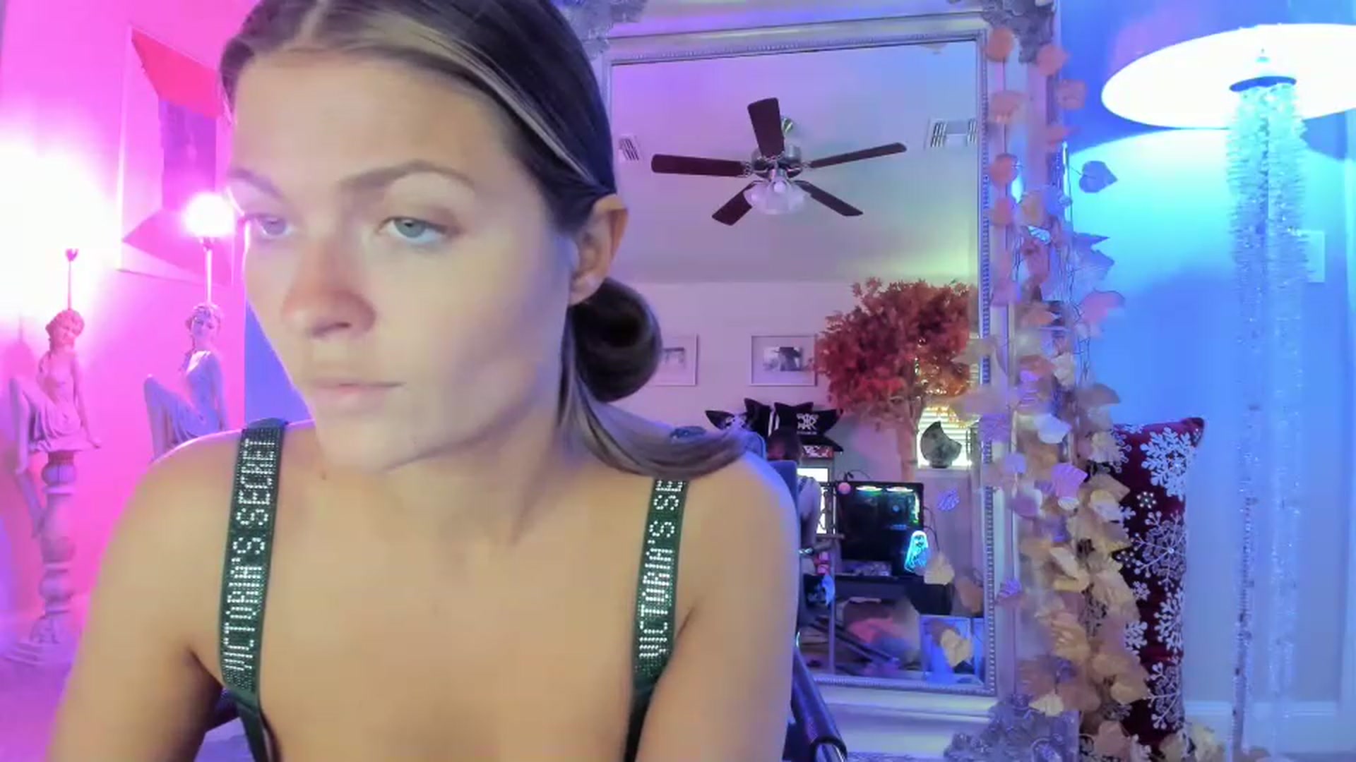 Gallery image thumbnail from Serina_'s myfreecams stream on, 12/16/2022, 18:23 image 15 of 20