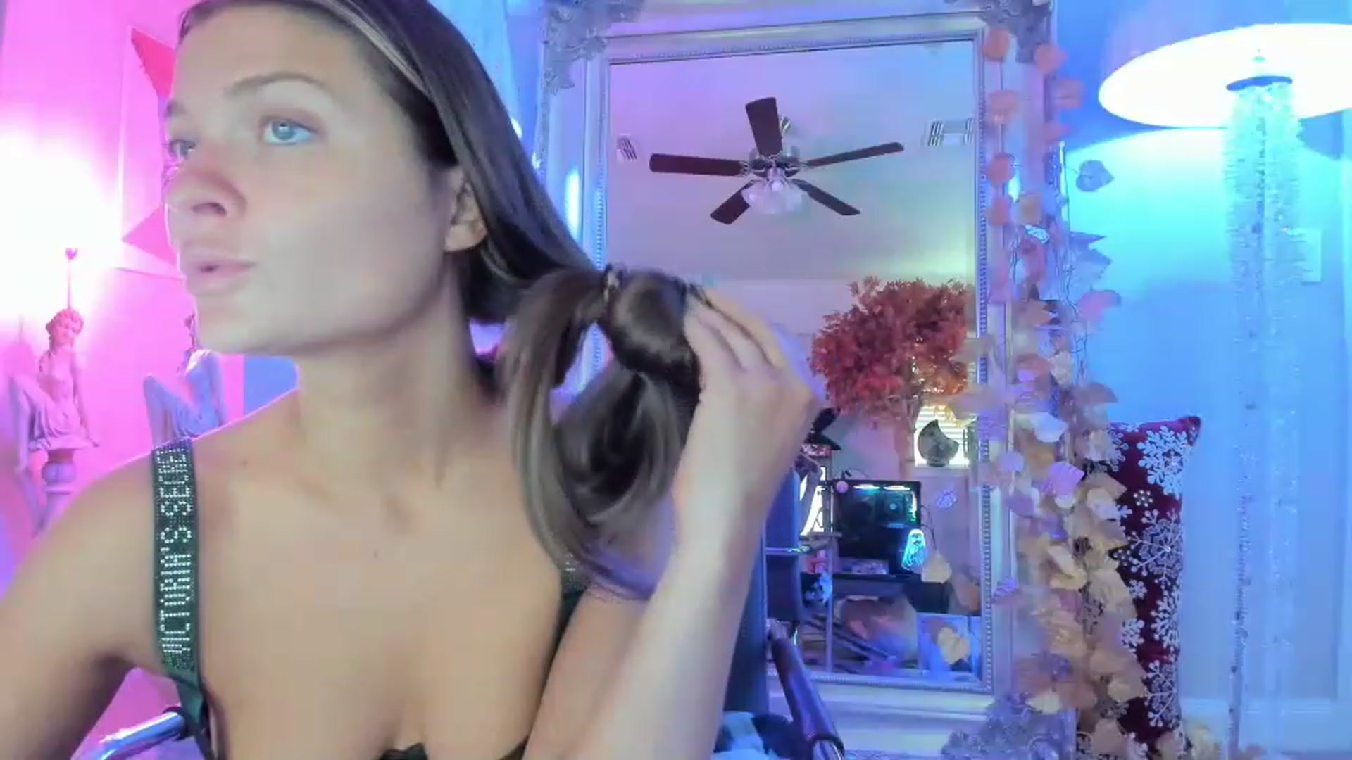 Gallery image thumbnail from Serina_'s myfreecams stream on, 12/16/2022, 18:23 image 16 of 20