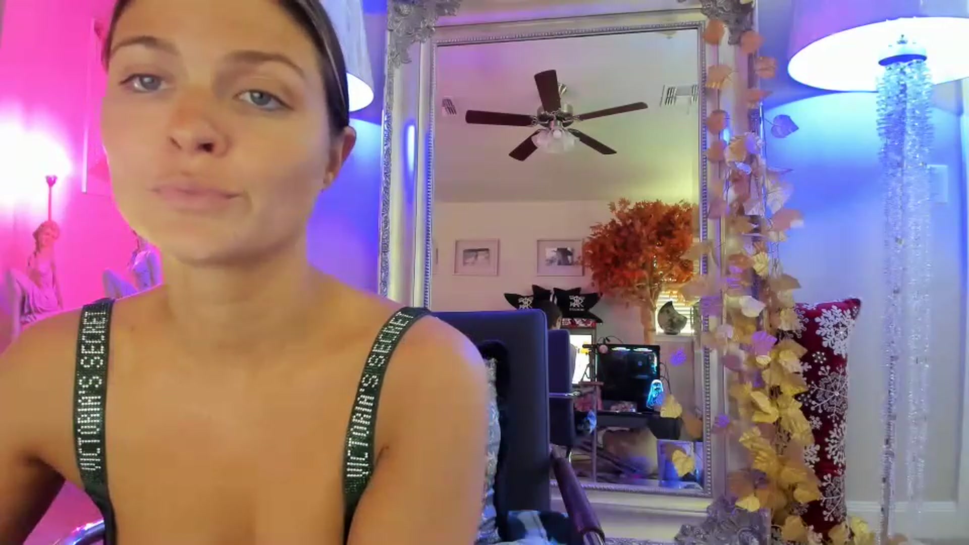 Gallery image thumbnail from Serina_'s myfreecams stream on, 12/16/2022, 18:23 image 20 of 20