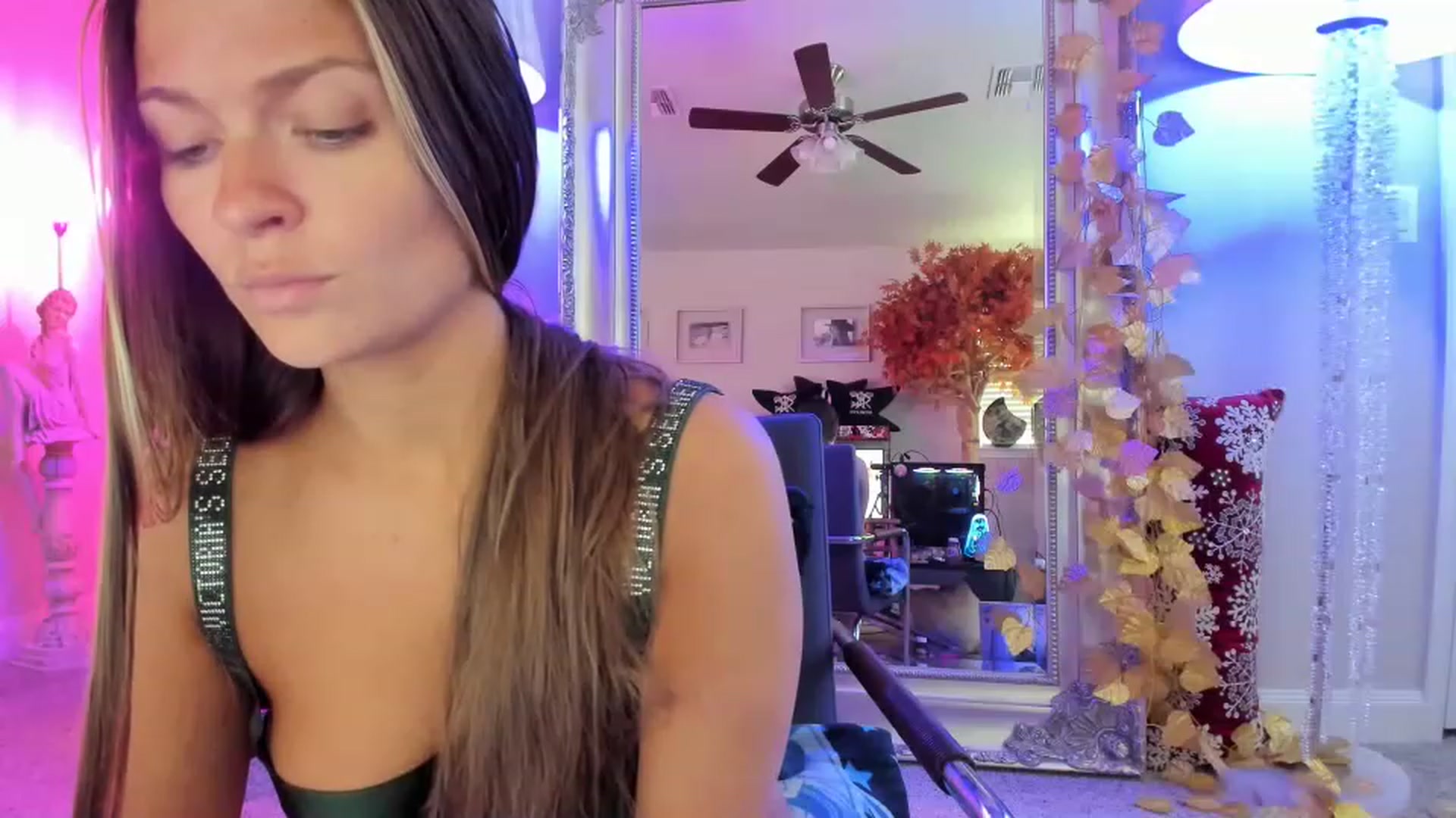 Gallery image thumbnail from Serina_'s myfreecams stream on, 12/16/2022, 19:41 image 20 of 20