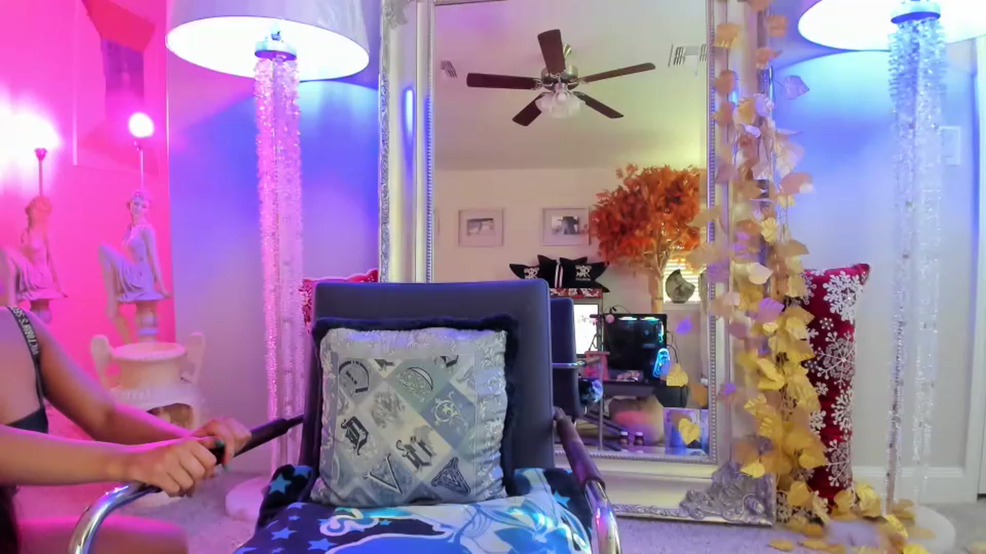 Gallery image thumbnail from Serina_'s myfreecams stream on, 12/16/2022, 19:41 image 18 of 20