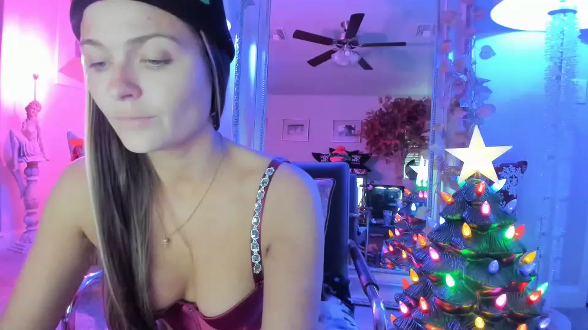 Gallery image thumbnail from Serina_'s myfreecams stream on, 12/19/2022, 17:44 image 13 of 20